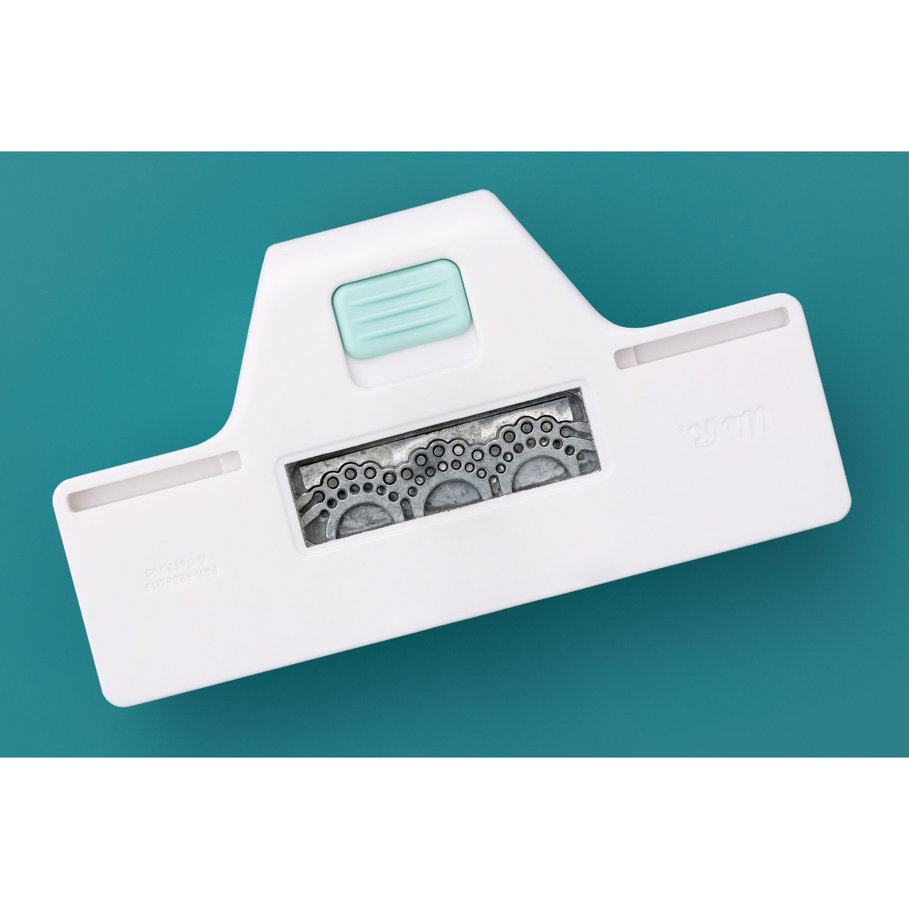 We R Memory Keepers® Scallop Lace Edge Punch