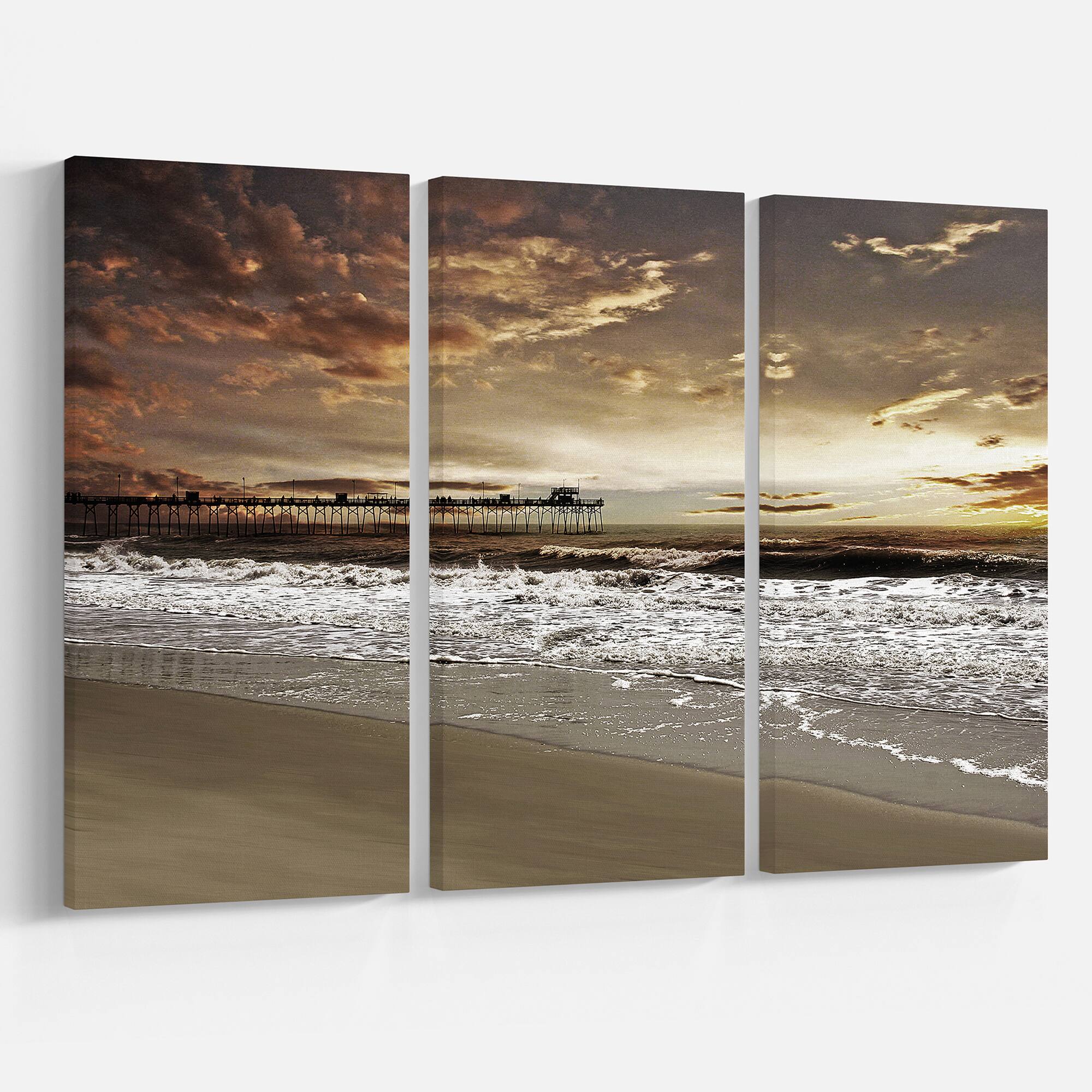 Designart - Meet the Sunrise at Hollant beach