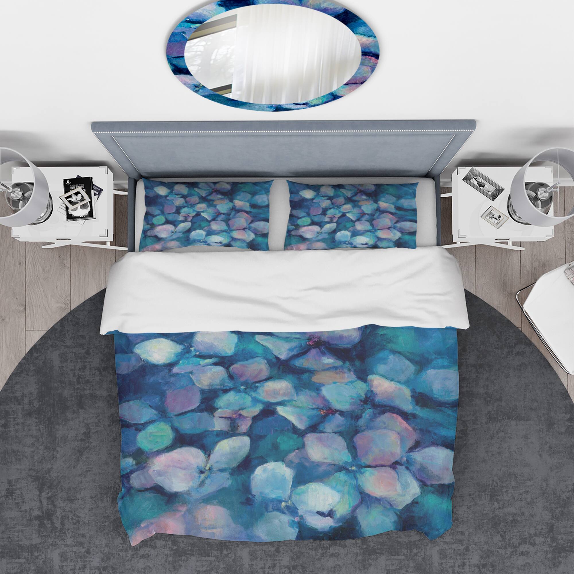 Designart 'Abstract Blue Flower Petals' Geometric Bedding Set - Duvet Cover & Shams