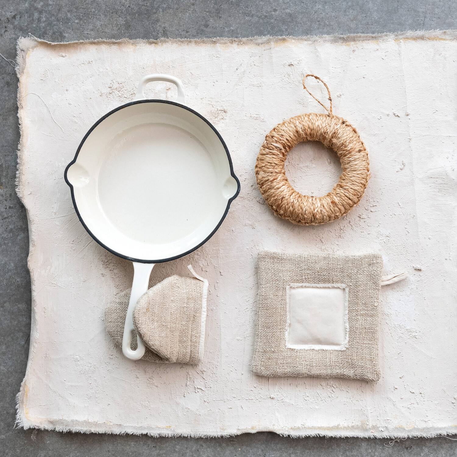 Hello Honey® 6" Natural Hemp Fiber & Cotton Arched Oven Mitt