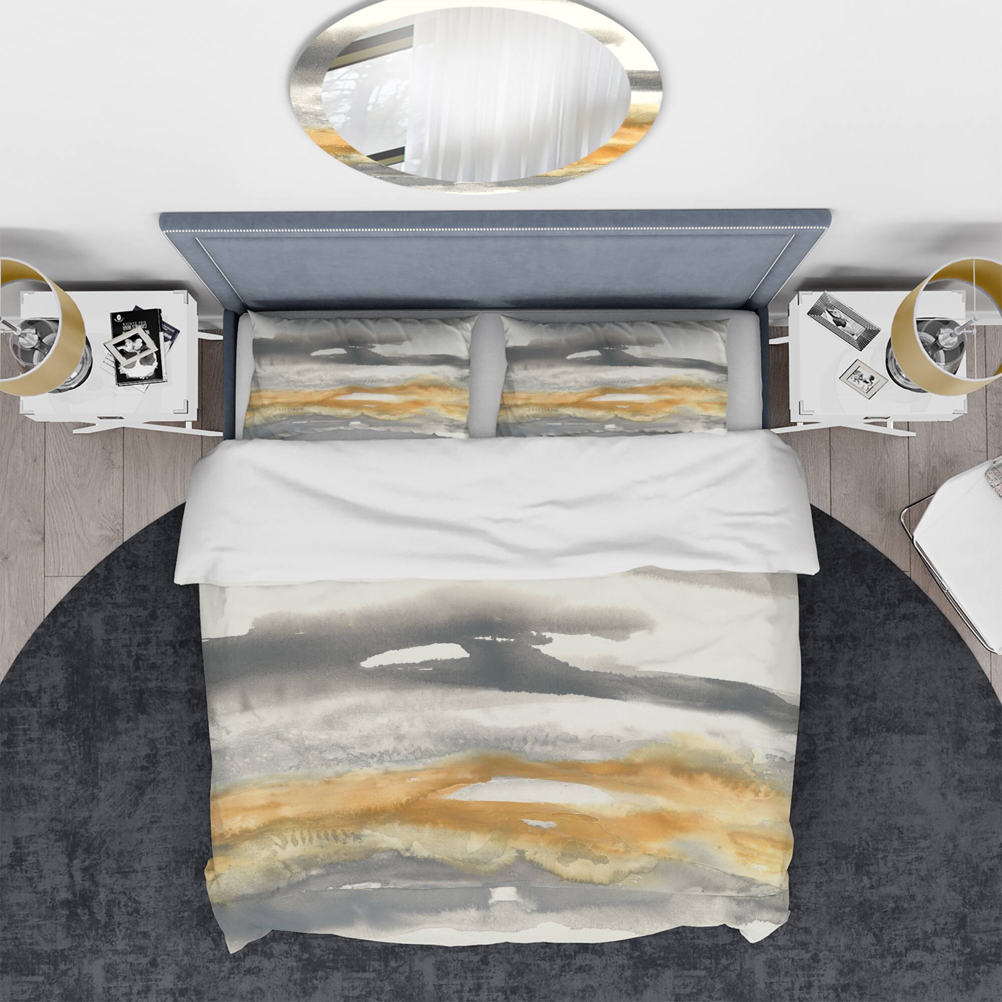 Designart &#x27;Gold Glamour Direction I&#x27; Glam Bedding Set - Duvet Cover &#x26; Shams