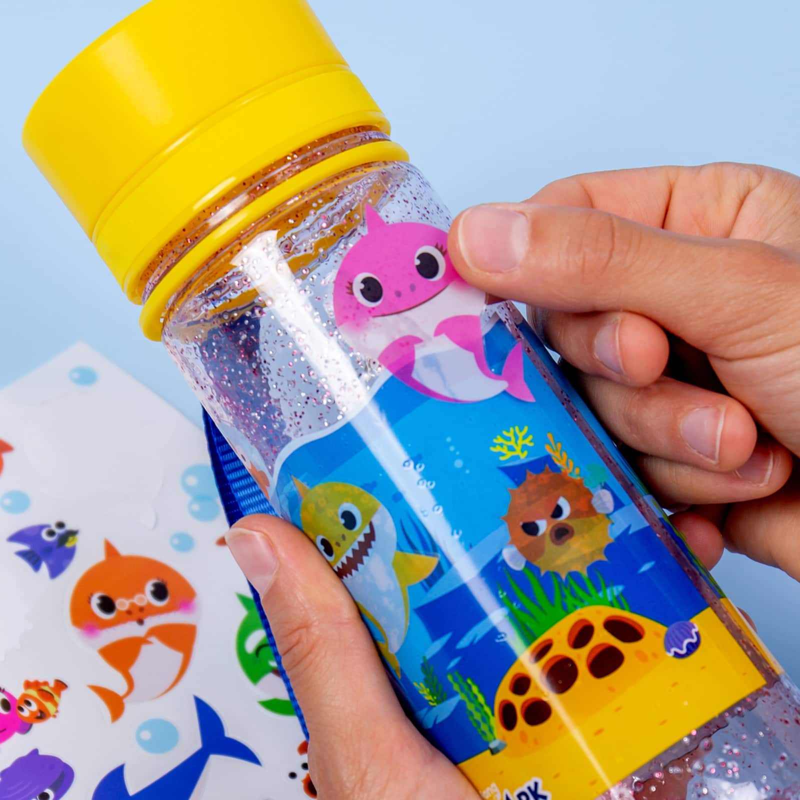 Baby Shark&#x2122; Decorate Your Own Water Bottle Kit