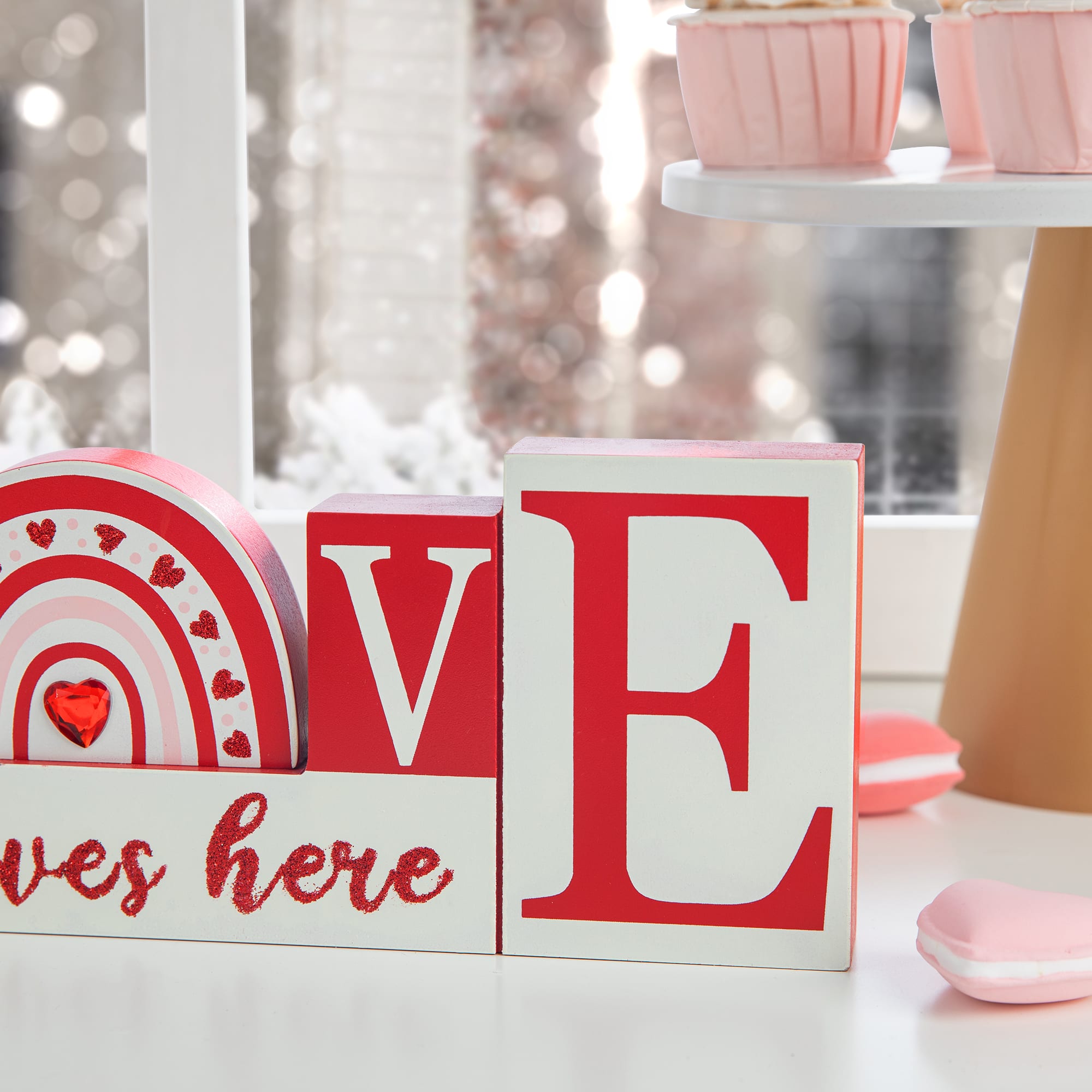 Glitzhome&#xAE; 11.75&#x22; Valentine&#x27;s Wooden LOVE Table D&#xE9;cor