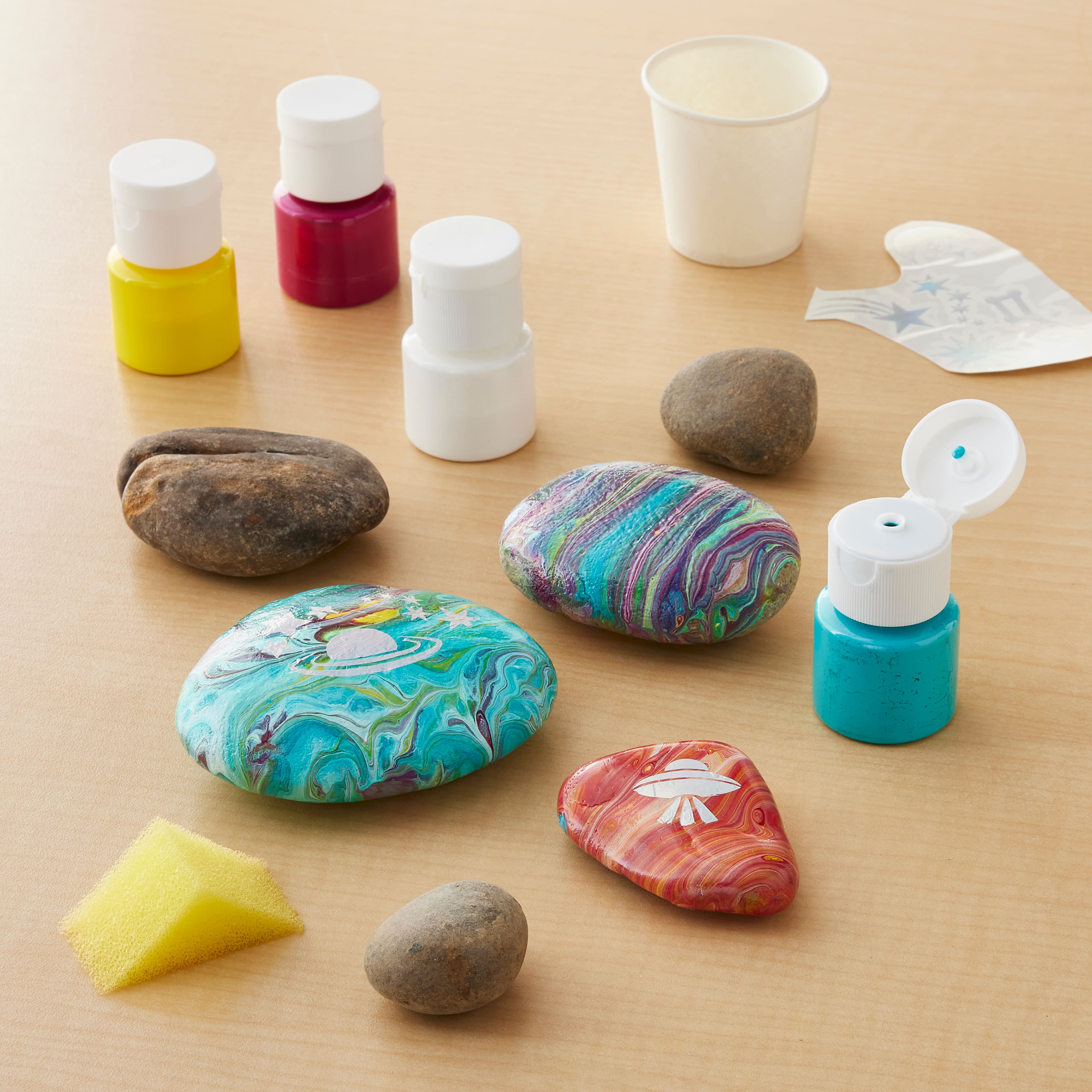 Faber-Castell® Hide & Seek Paint Pour Rocks Kit