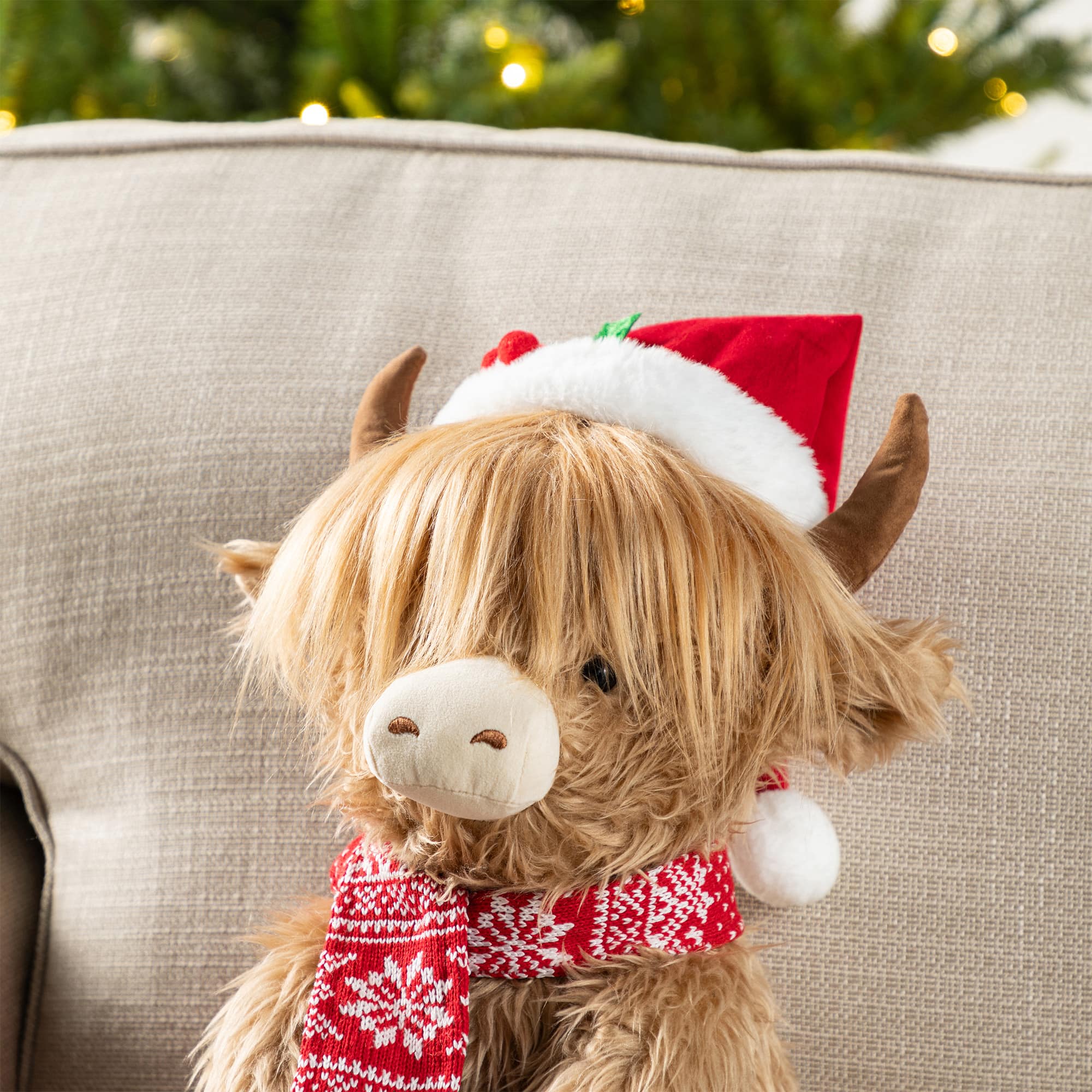 Glitzhome&#xAE; 15.25&#x22;L Christmas Fabric Highland Cow