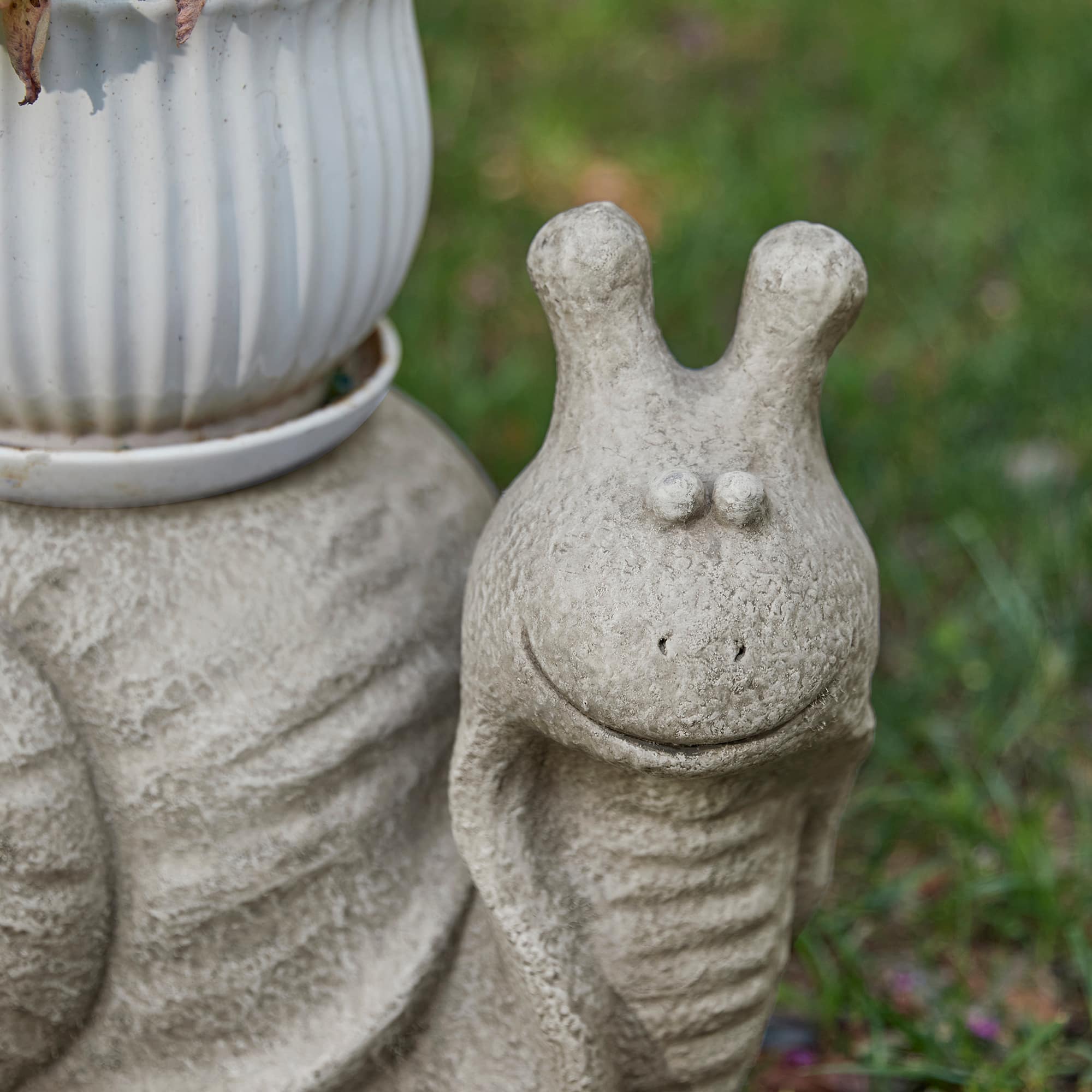 Glitzhome&#xAE; 16.25&#x22; Snail Garden Statue Planter Stand