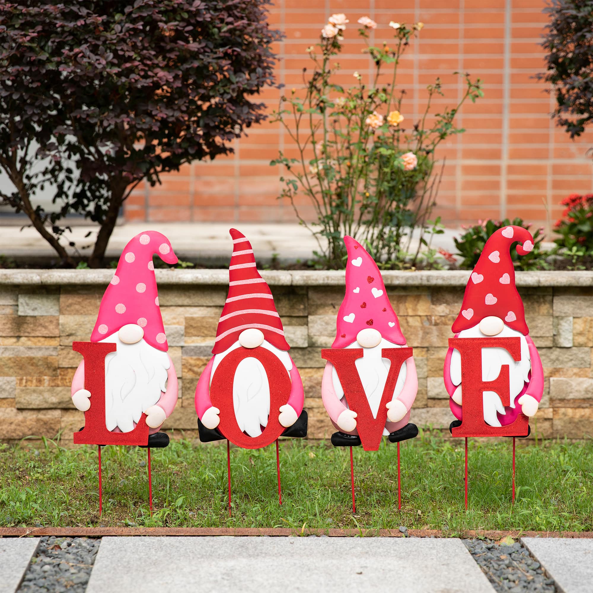 Glitzhome&#xAE; 24&#x22; Metal Valentine&#x27;s LOVE Gnome Yard Stake &#x26; Hanging Sign