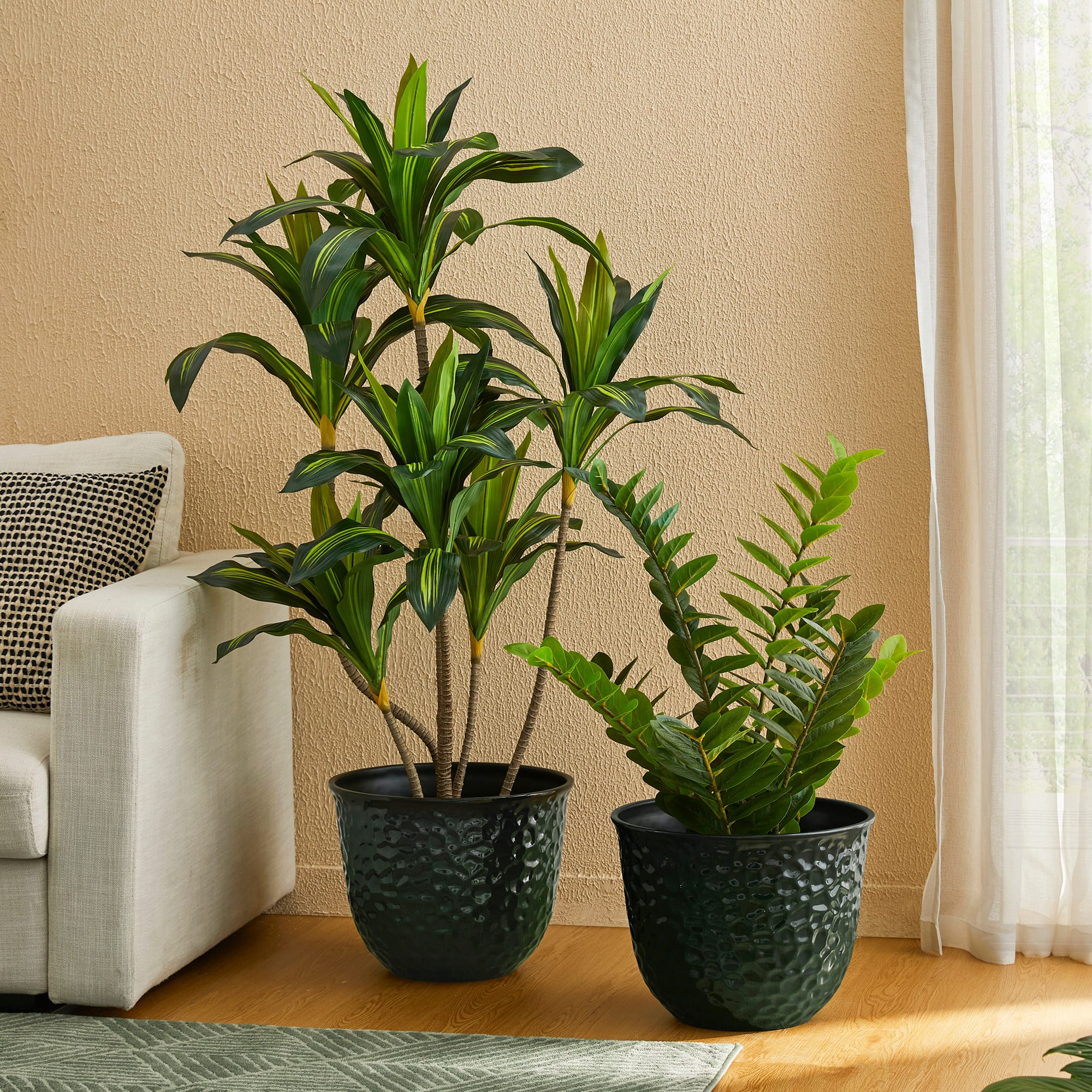 Glitzhome&#xAE; 15.25&#x22; Honeycomb Textured Green Faux Ceramic Plastic Planters, 2ct.
