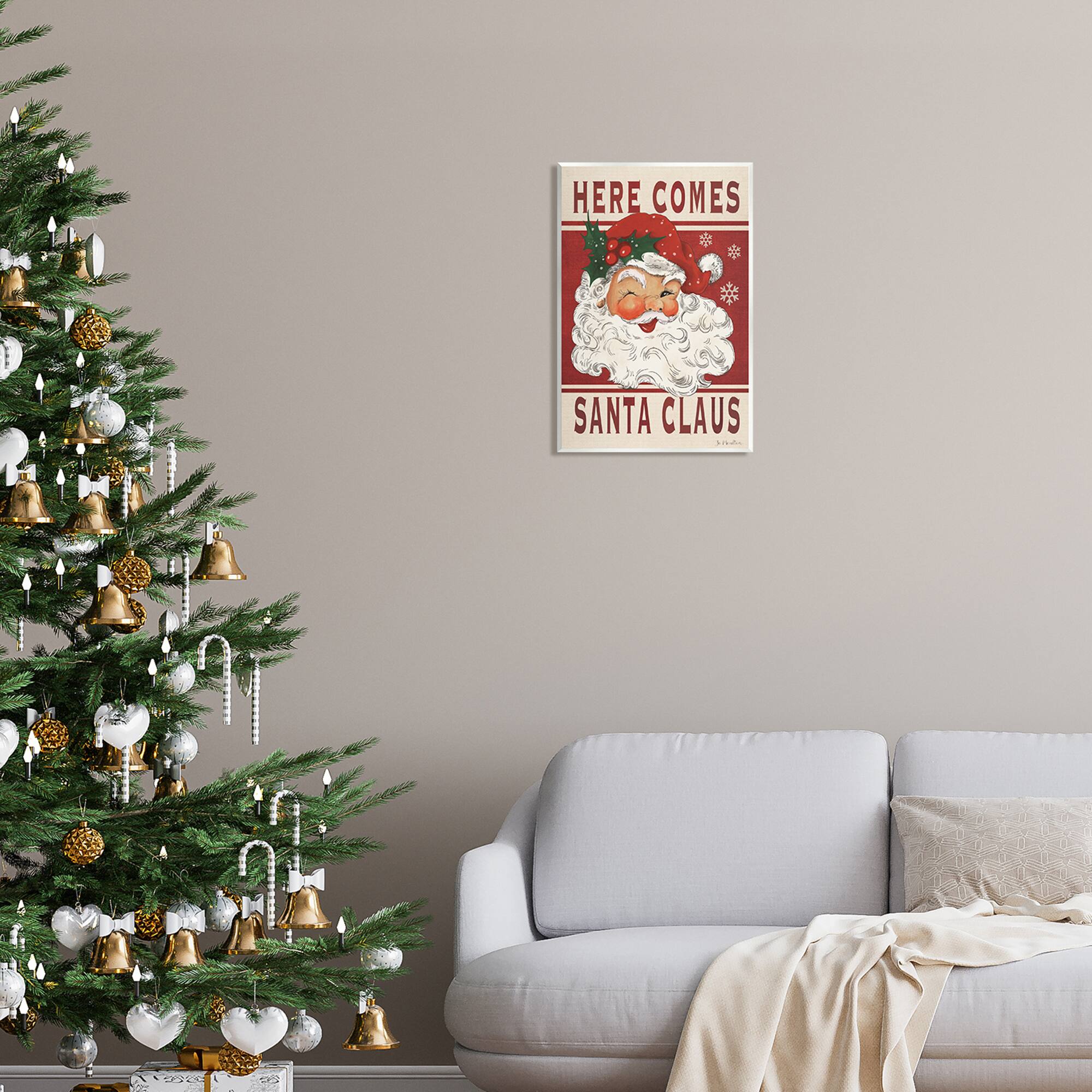 Stupell Industries Here Comes Santa Claus Smiling Vintage Wall Plaque Art