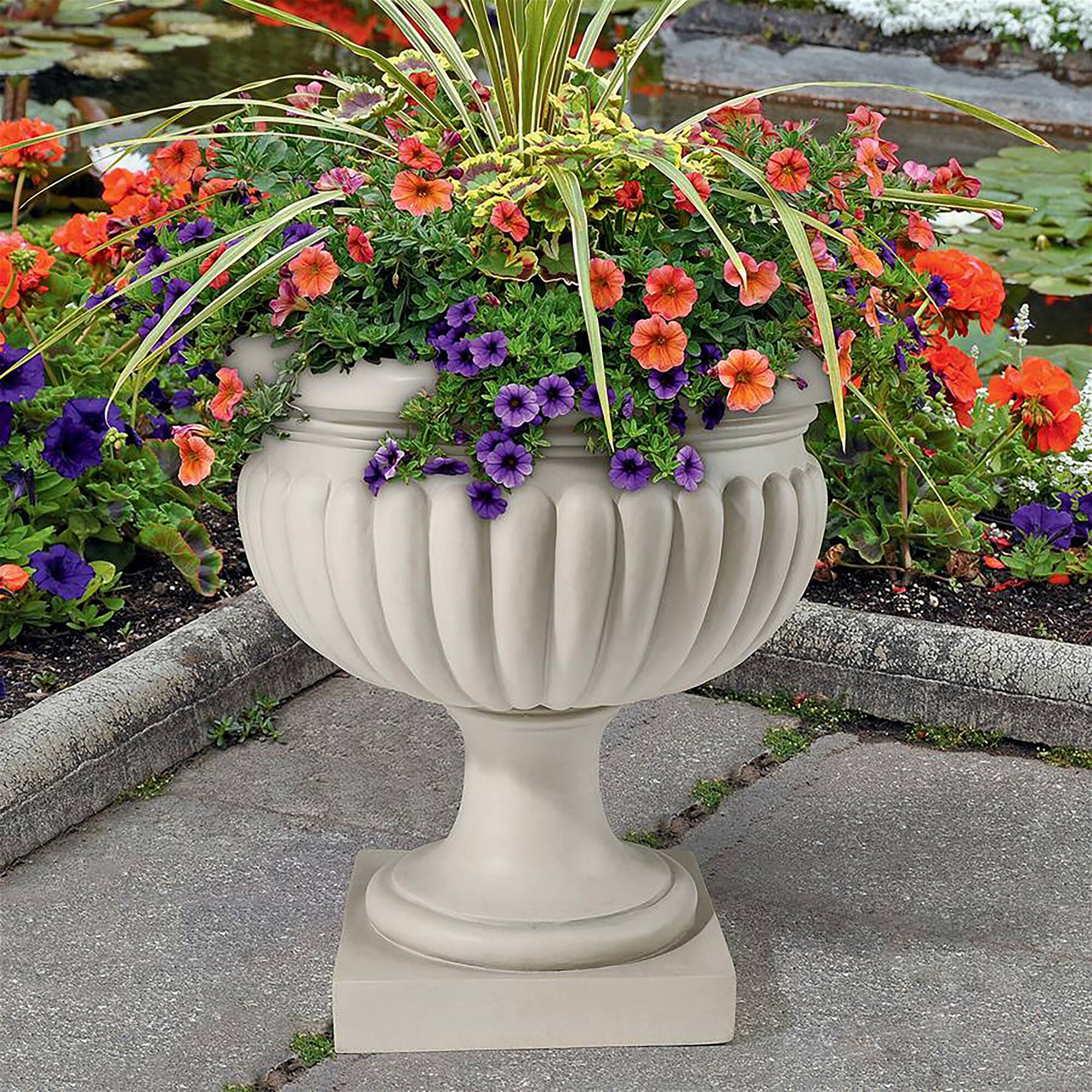 Design Toscano 19" Palazzo Pitti Architectural Garden Urn