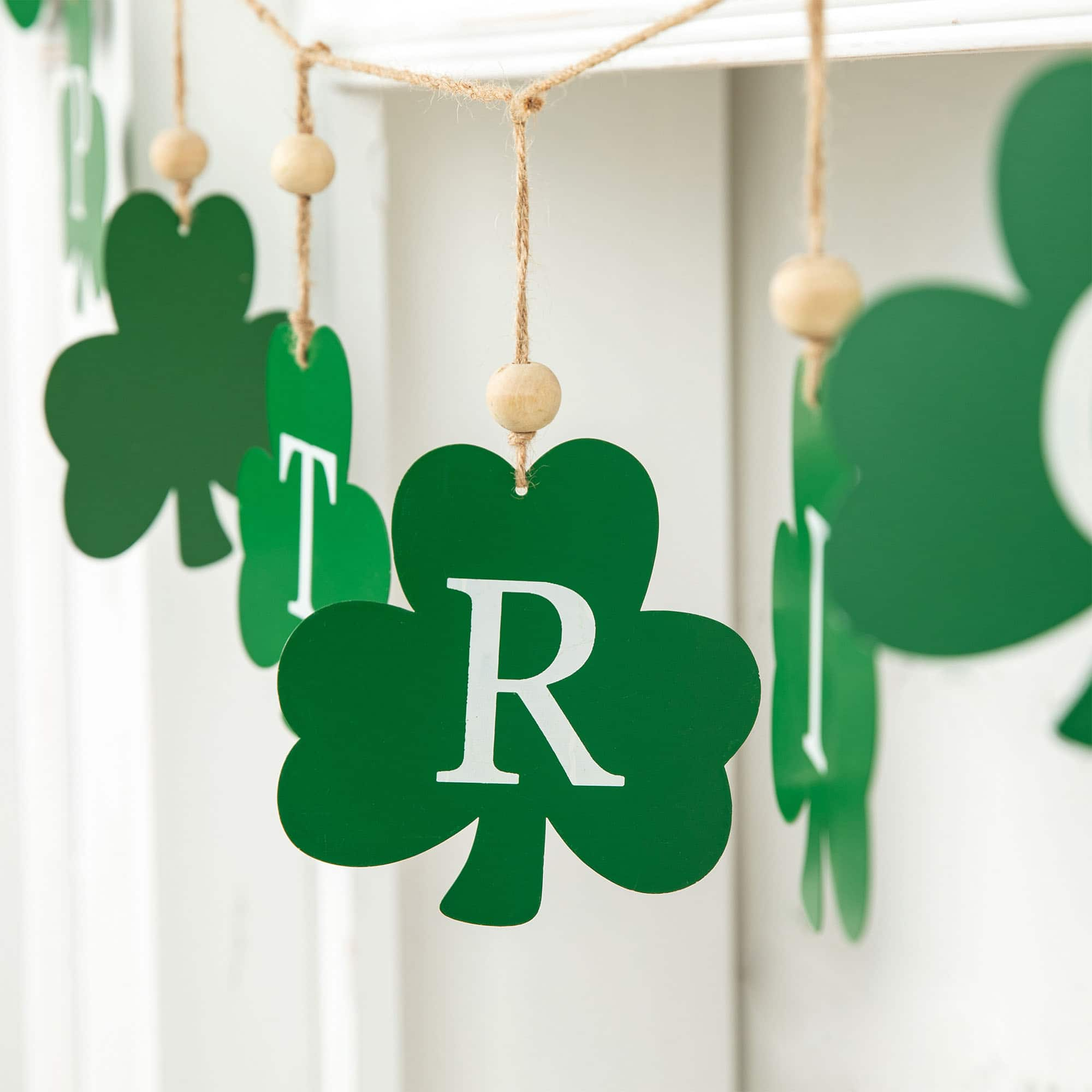 Glitzhome&#xAE; St. Patrick&#x27;s Metal Shamrocks Garland