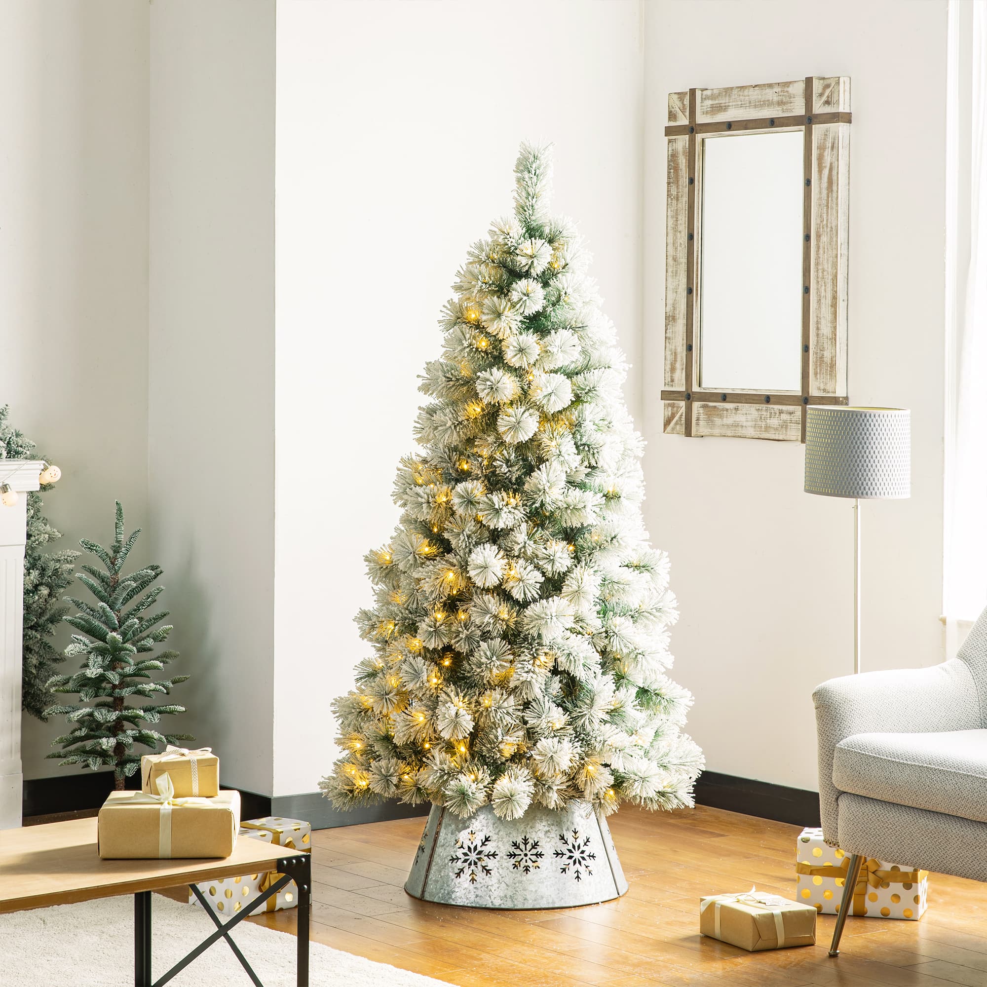 Glitzhome&#xAE; 21&#x22; Snowflake Diecut Metal Tree Collar with Light String