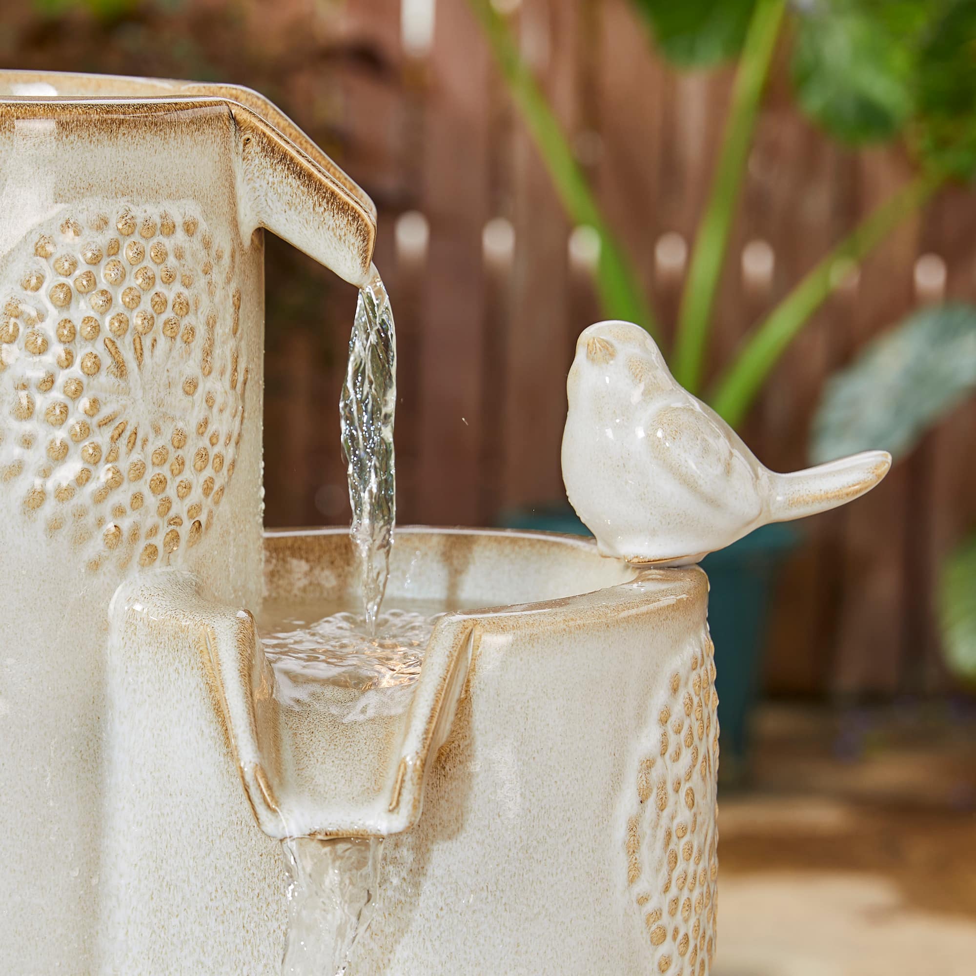 Glitzhome&#xAE; 31.75&#x22; Beige 4-Tier Dandelion Texture Vase-Shaped Ceramic Outdoor Fountain with LED Light
