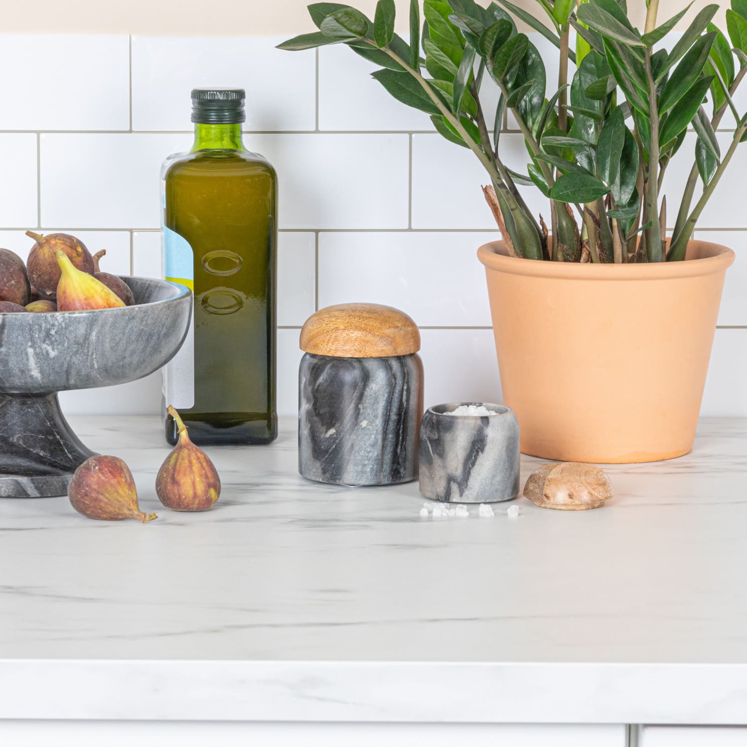 Hello Honey&#xAE; 3.25&#x22; Gray Marble &#x26; Mango Wood Pinch Pot with Lid