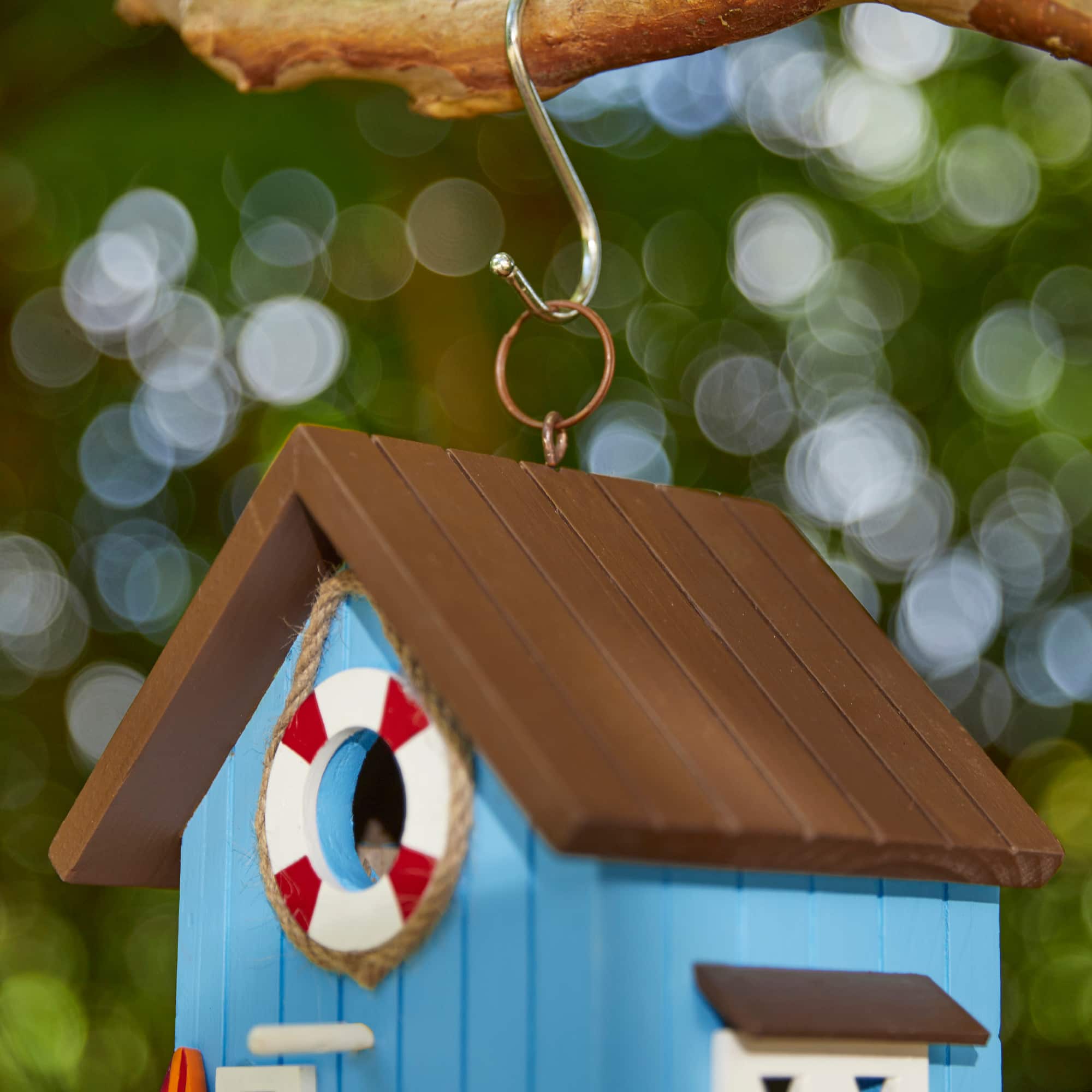 Glitzhome&#xAE; 10&#x22; Modern Blue Wood Beach Hut Birdhouse