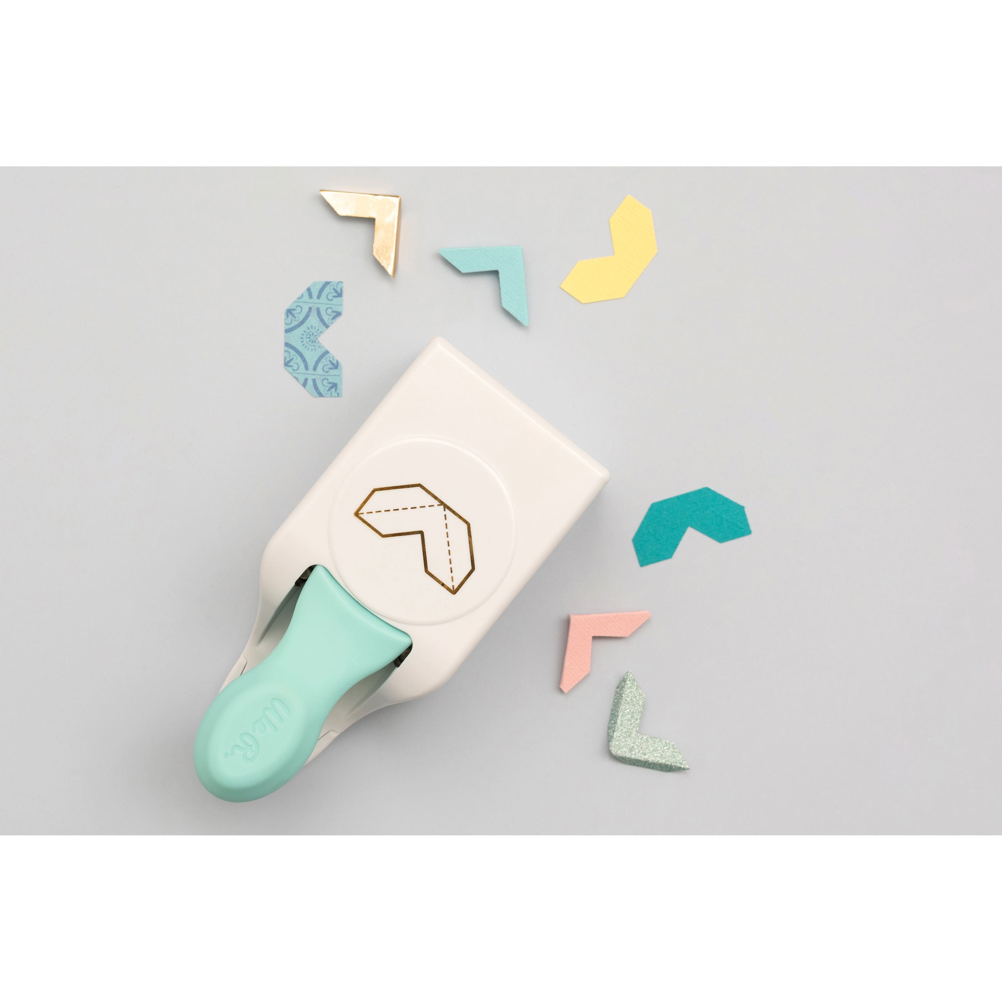 We R Memory Keepers&#xAE; Embossing Punch &#x2013; 1&#x22; Photo Corners