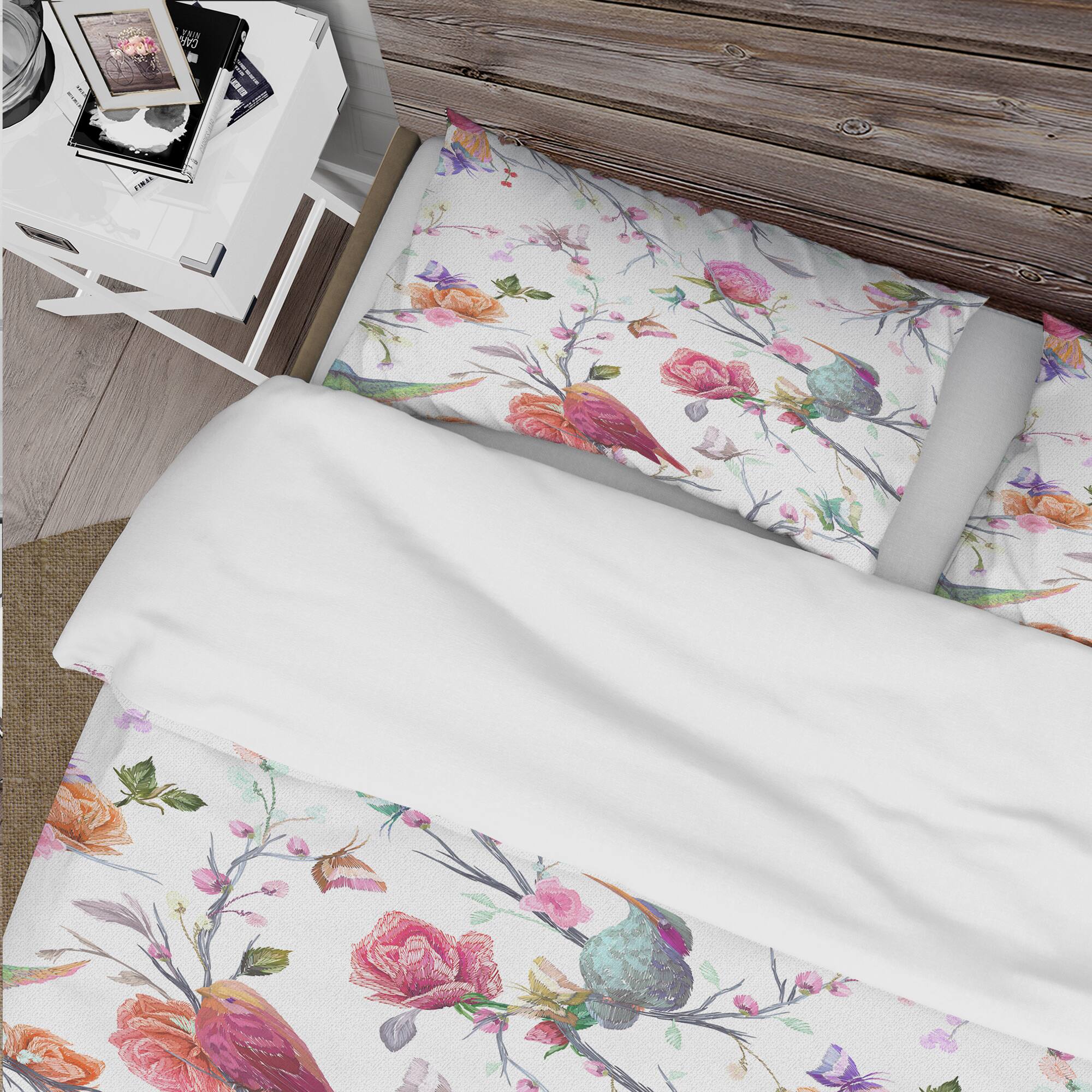 Designart &#x27;Vintage Pattern: Bird, Flowers, Leaves&#x27; Farmhouse Bedding Set - Duvet Cover &#x26; Shams