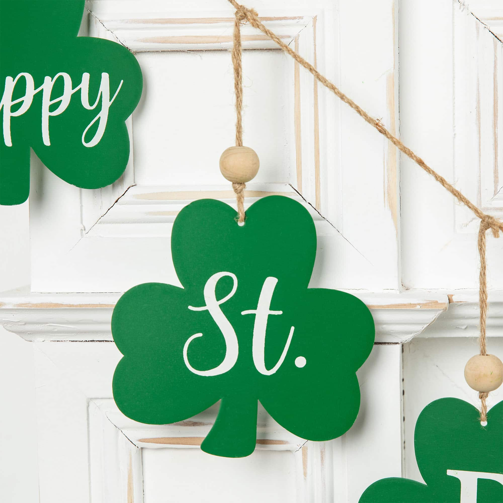 Glitzhome&#xAE; St. Patrick&#x27;s Metal Shamrocks Garland