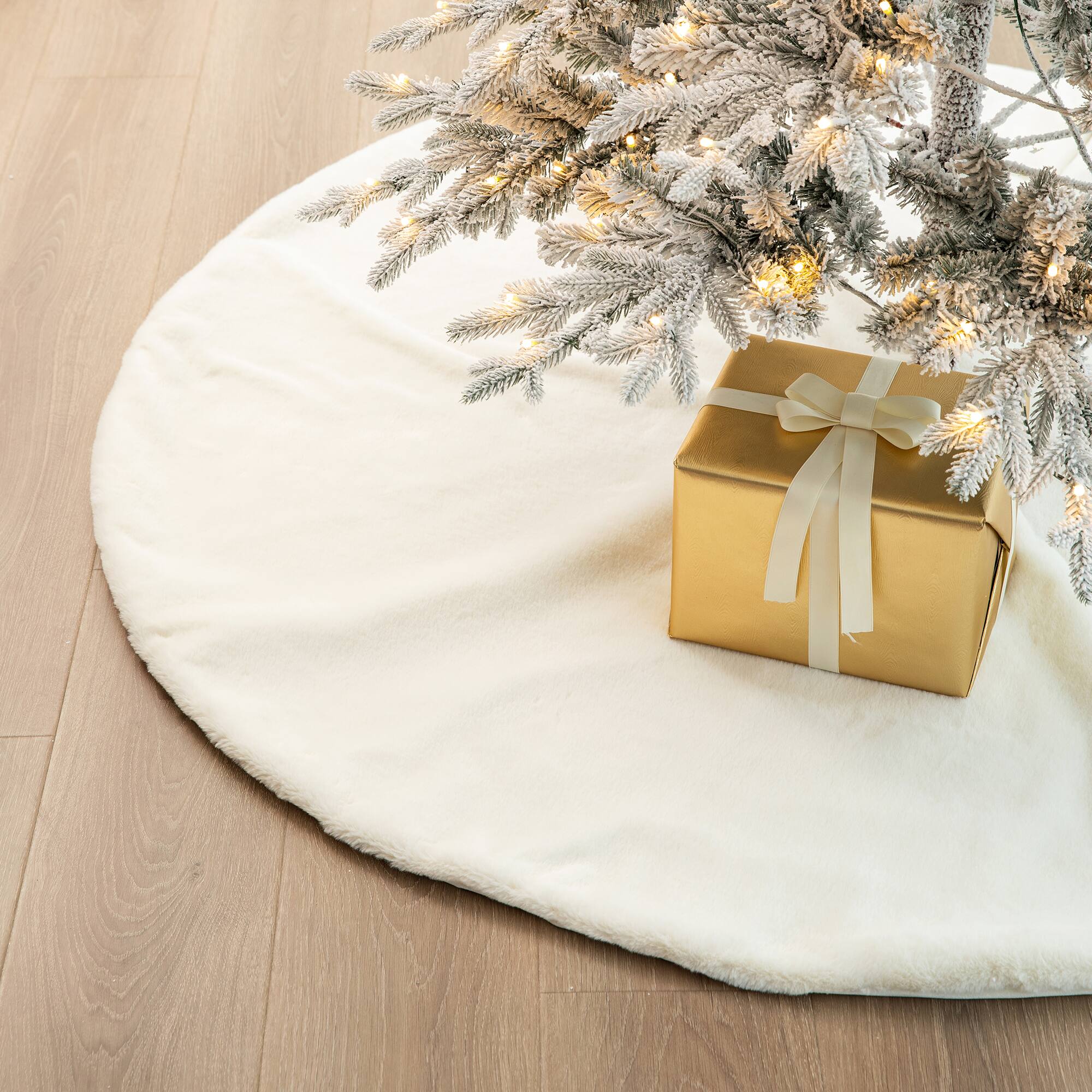 Glitzhome® Faux Rabbit Fur Christmas Tree Skirt
