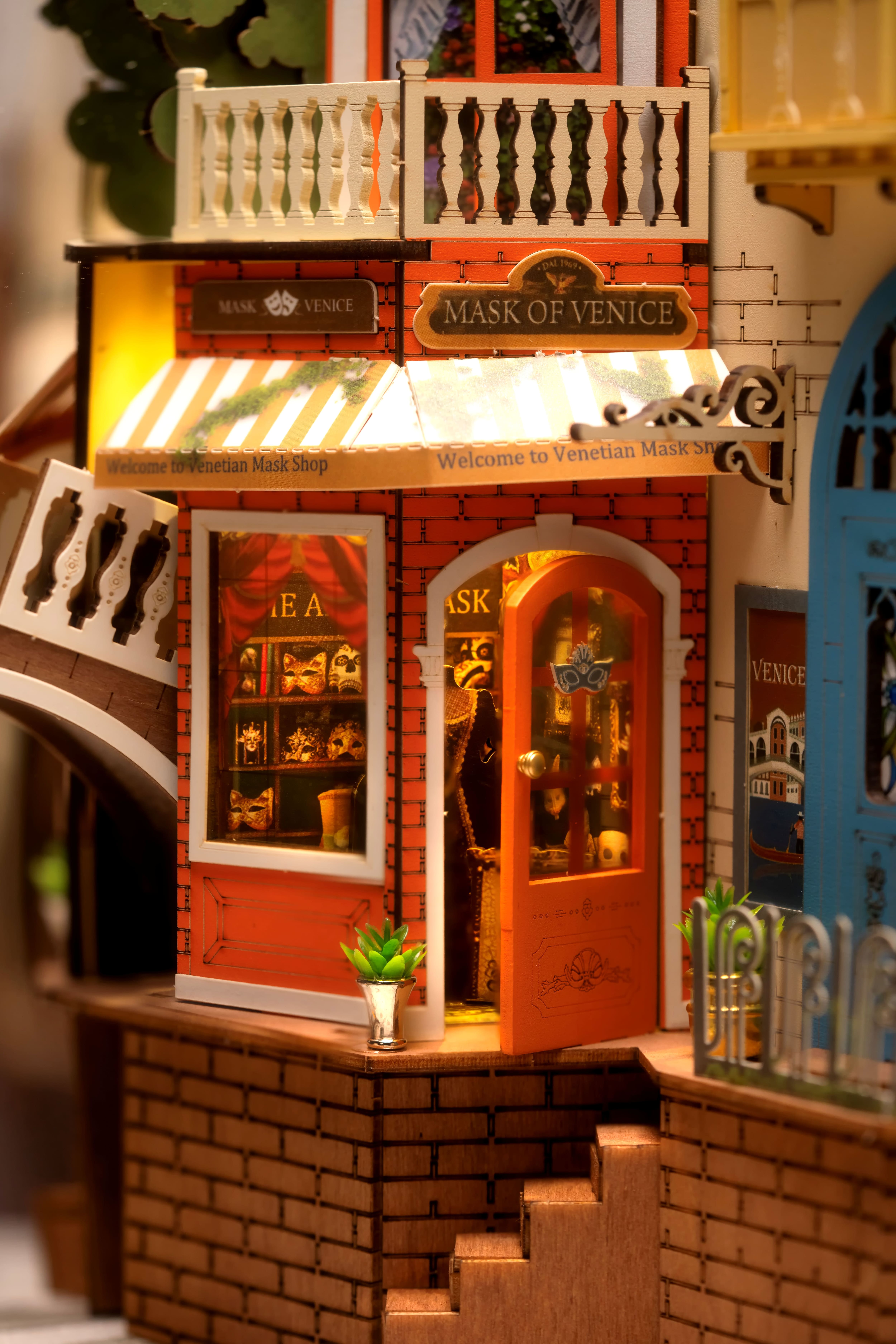 Rolife® Romantic Venice DIY Book Nook Shelf Insert Kit