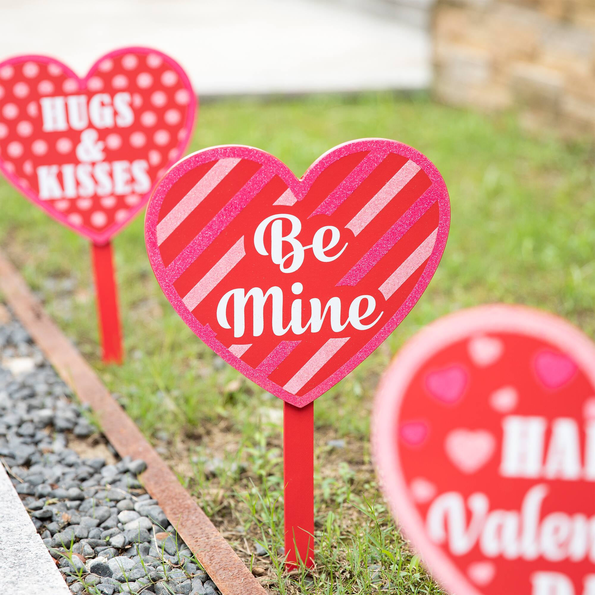 Glitzhome® 15" Wooden Heart-Shaped Valentine's Yard Stakes Set
