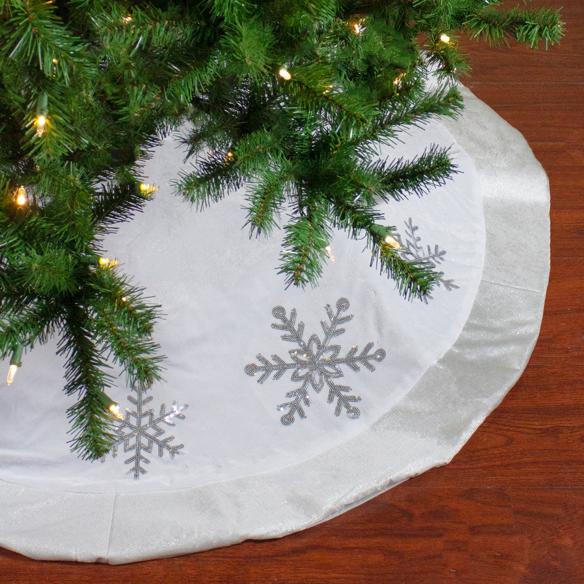 48&#x22; White and Silver Embroidered Sequin Snowflakes Tree Skirt