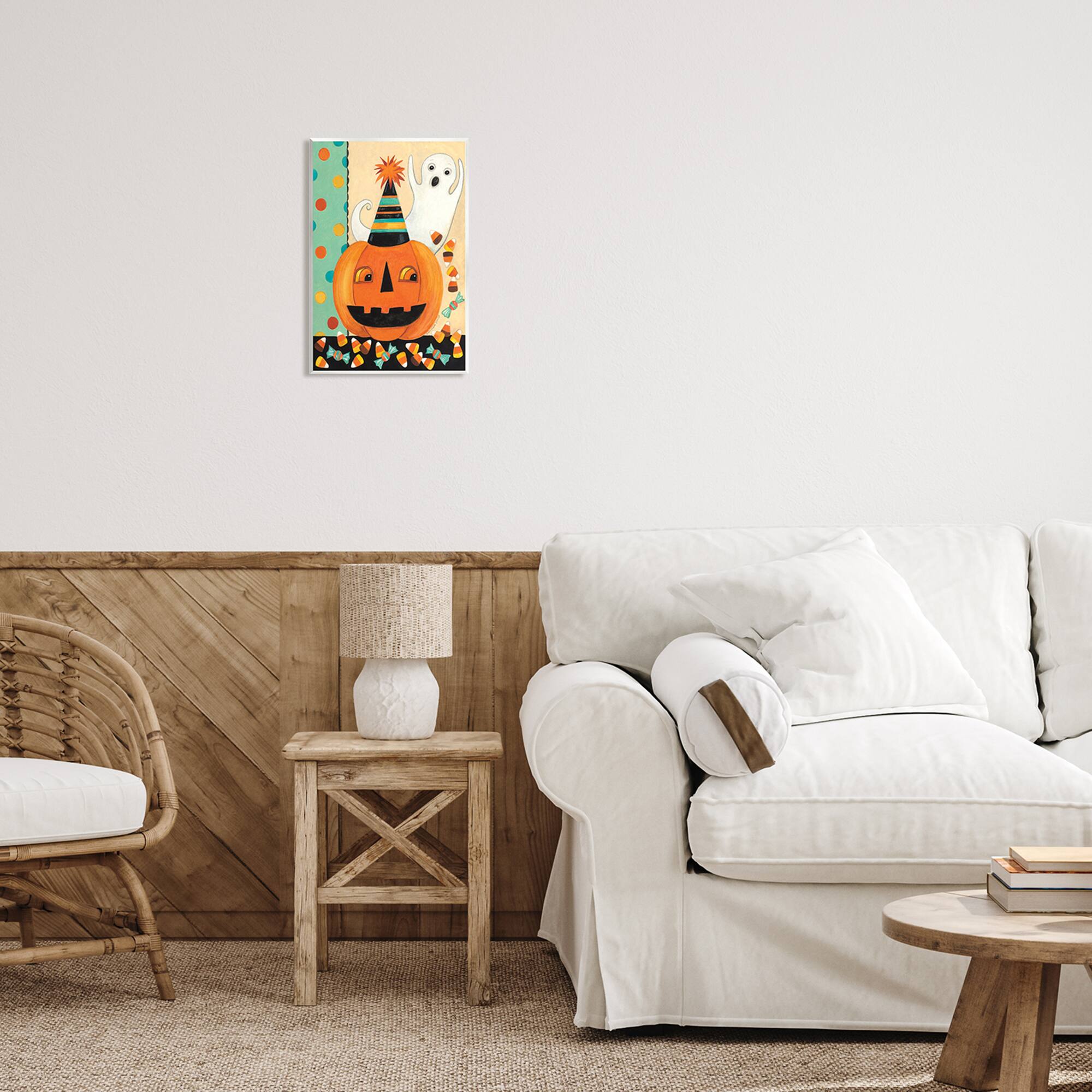 Stupell Industries Vintage Halloween Candy Pattern Wall Plaque Art