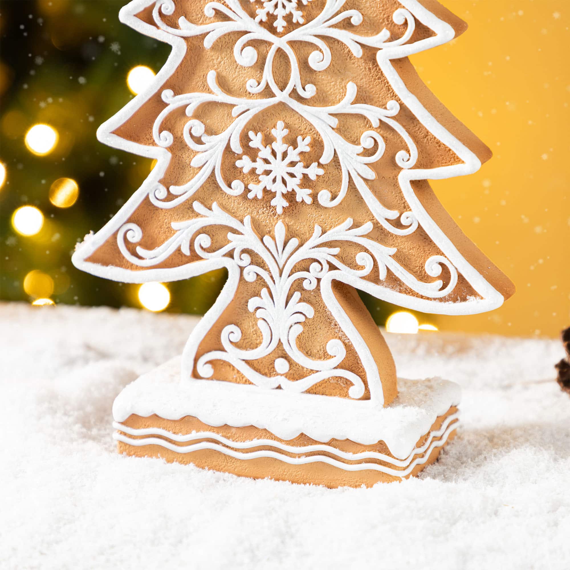 Glitzhome&#xAE; 14.5&#x22; Resin Christmas Tree Table Decor