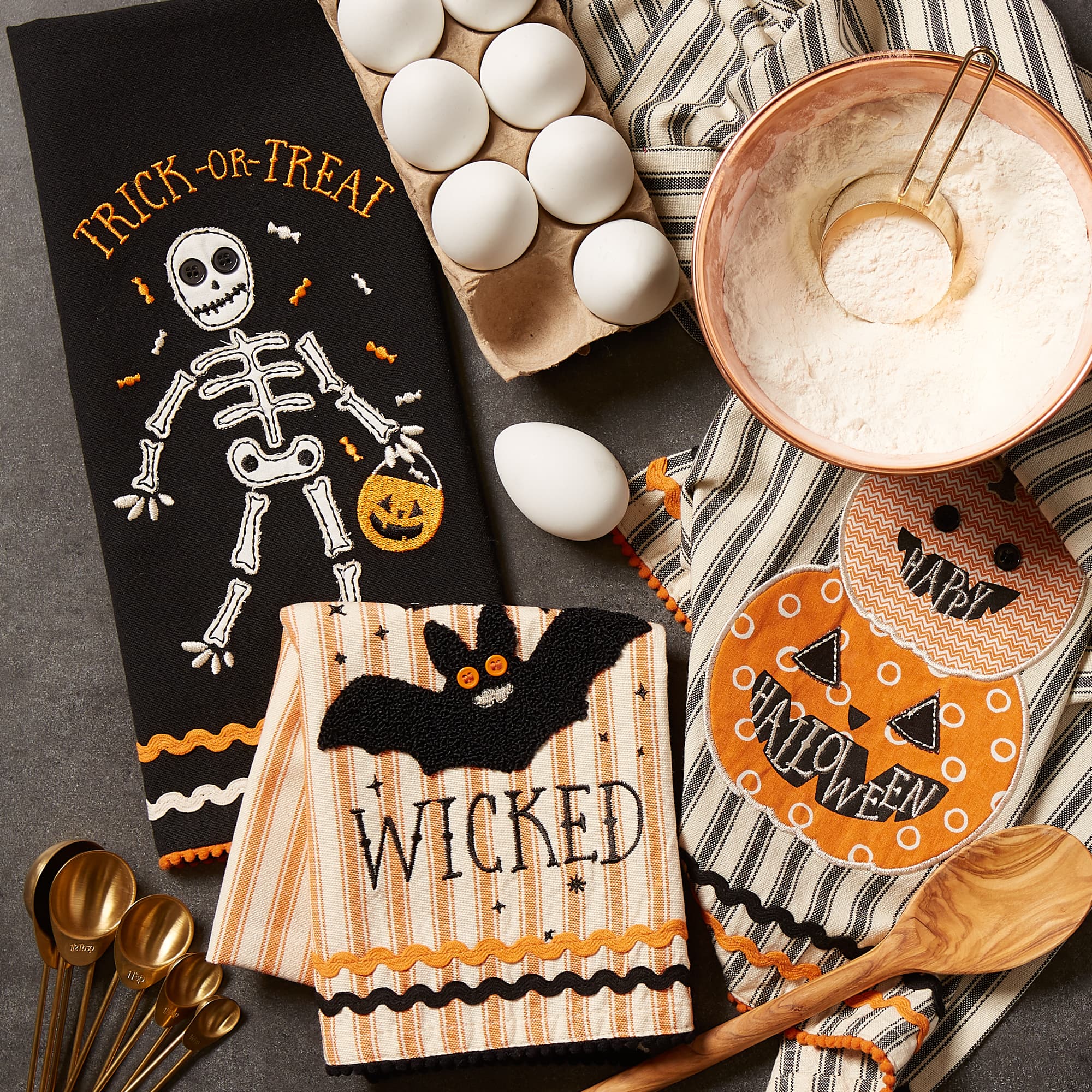 DII&#xAE; Embellished Halloween Happy Haunting Wicked Treats Dishtowels Set