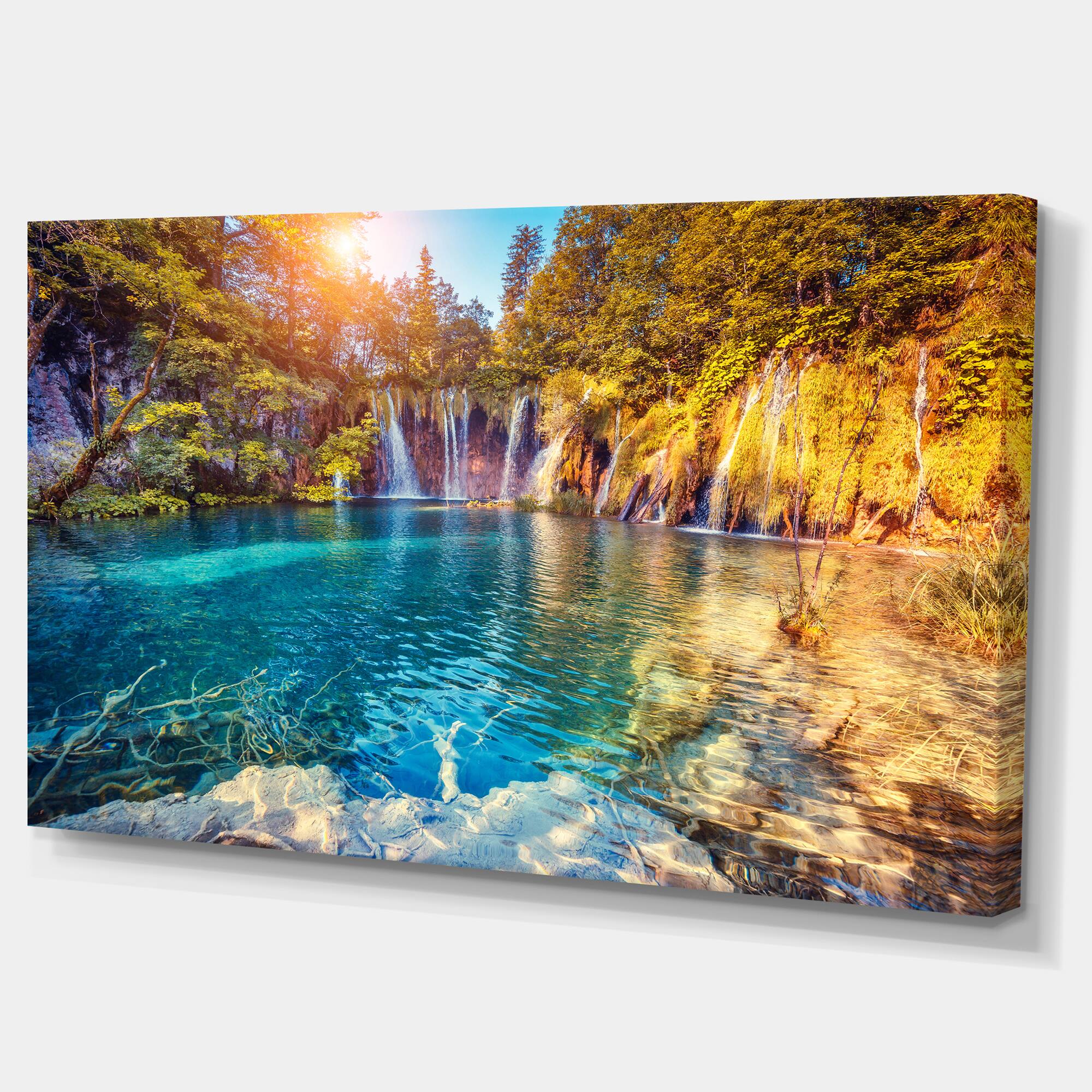 Designart - Turquoise Water and Sunny Beams - Landscape Photography Canvas Print