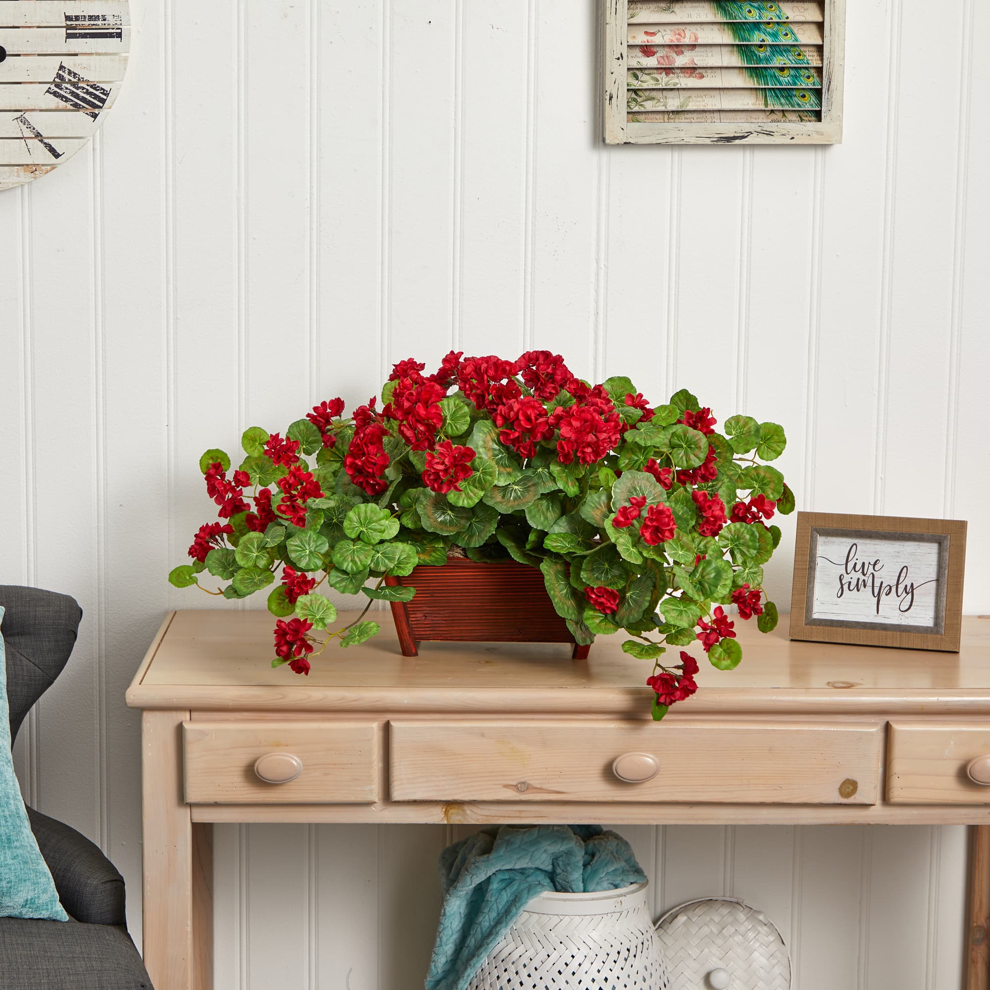 15'' Geranium in Wooden Planter