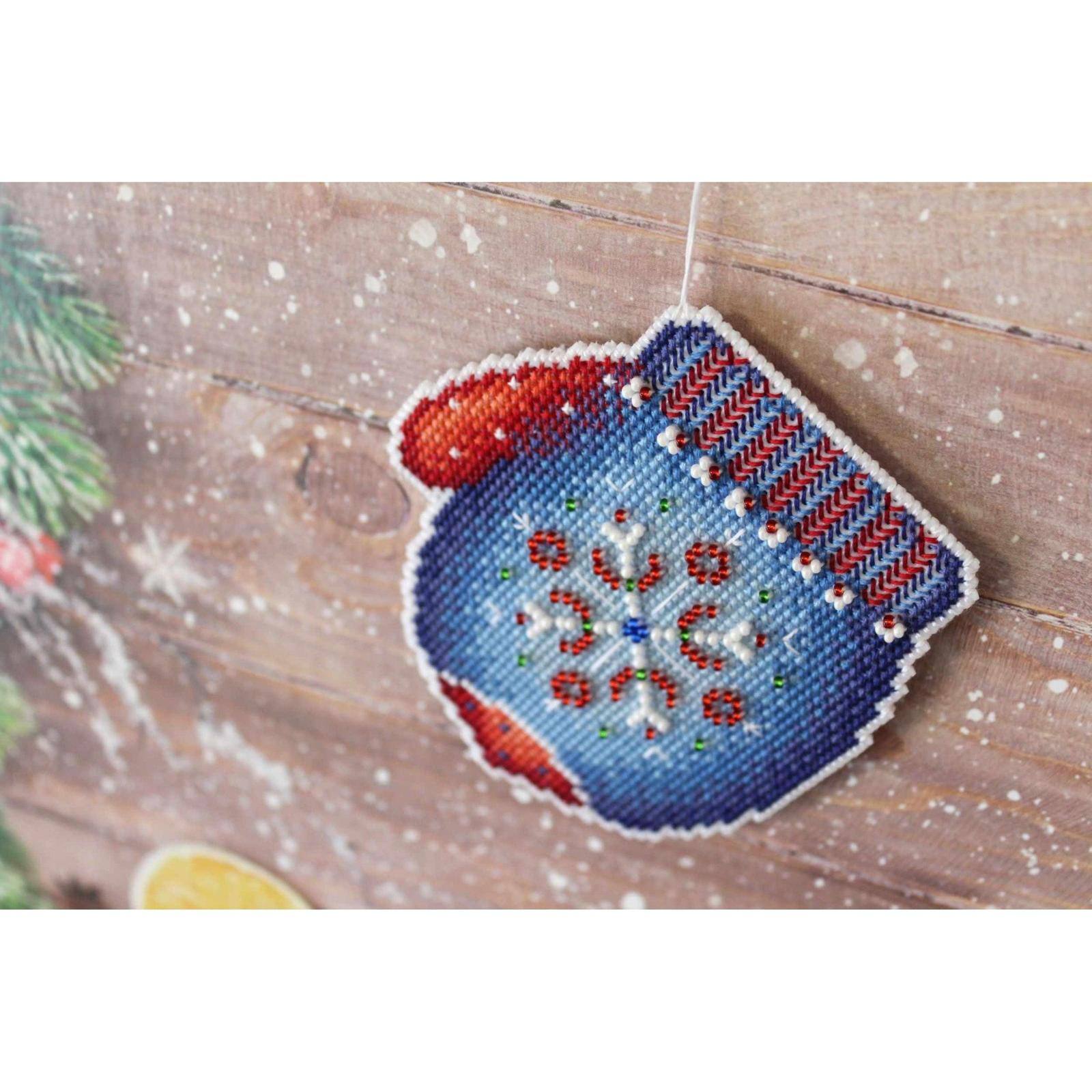 MP Studia Frosty Mitten Plastic Canvas Counted Cross Stitch Kit