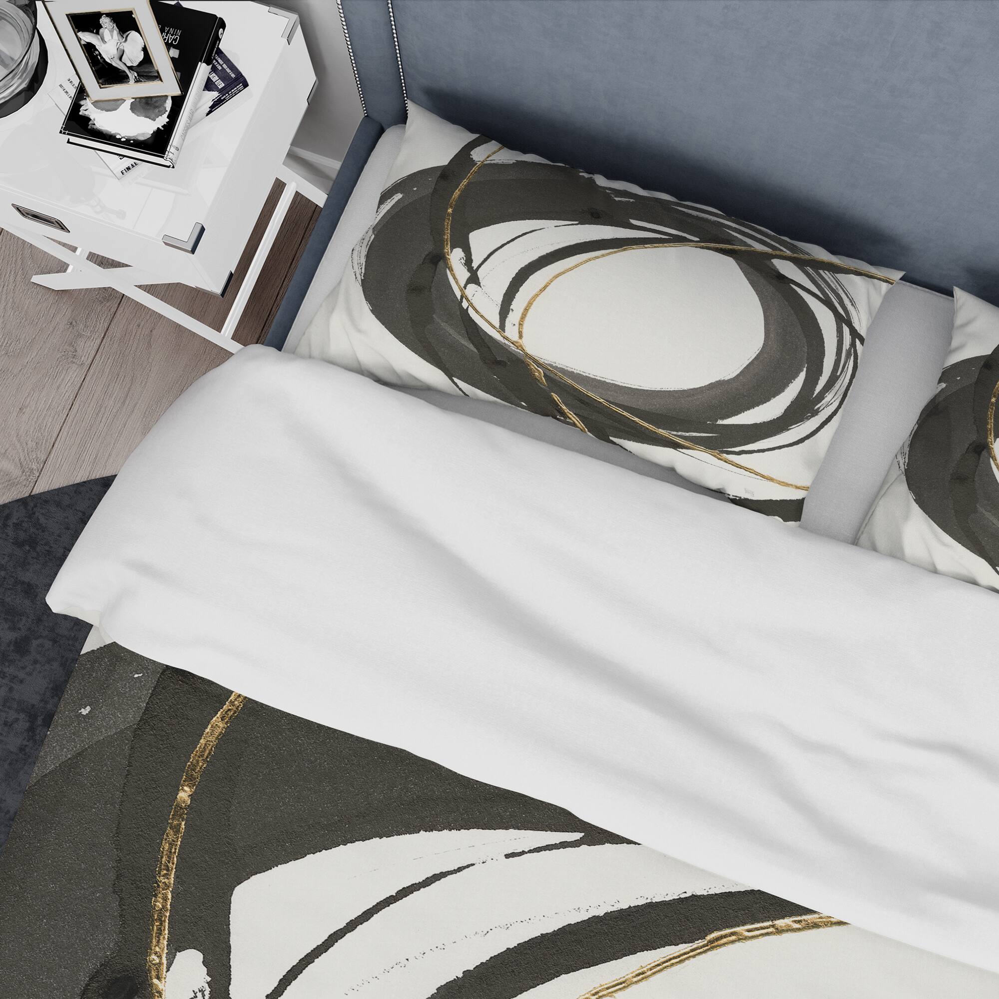 Designart &#x27;Gold Glamour Circle IV&#x27; Geometric Bedding Set - Duvet Cover &#x26; Shams