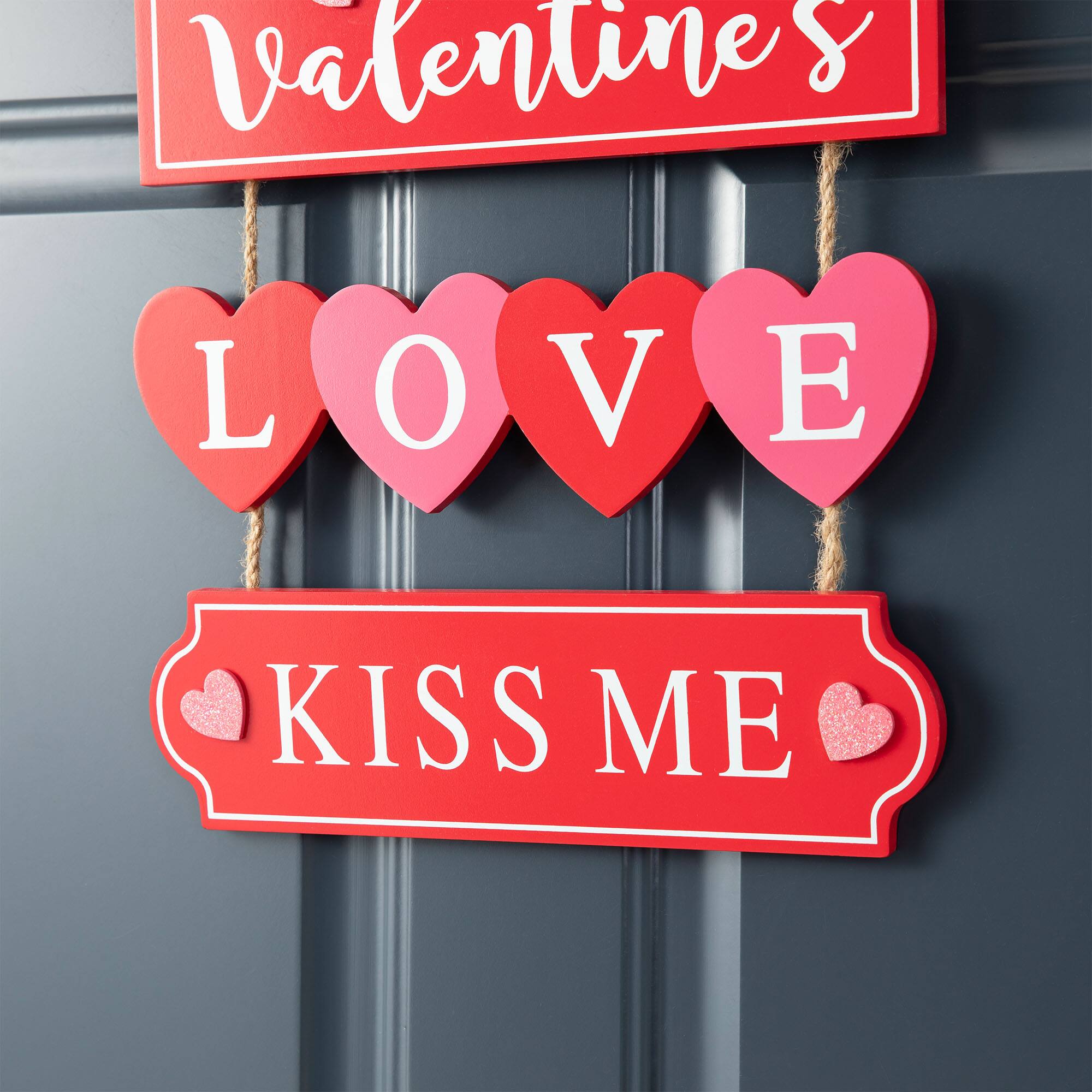 Glitzhome&#xAE; 13.5&#x22; Valentine&#x27;s Wooden Love Door Hanger