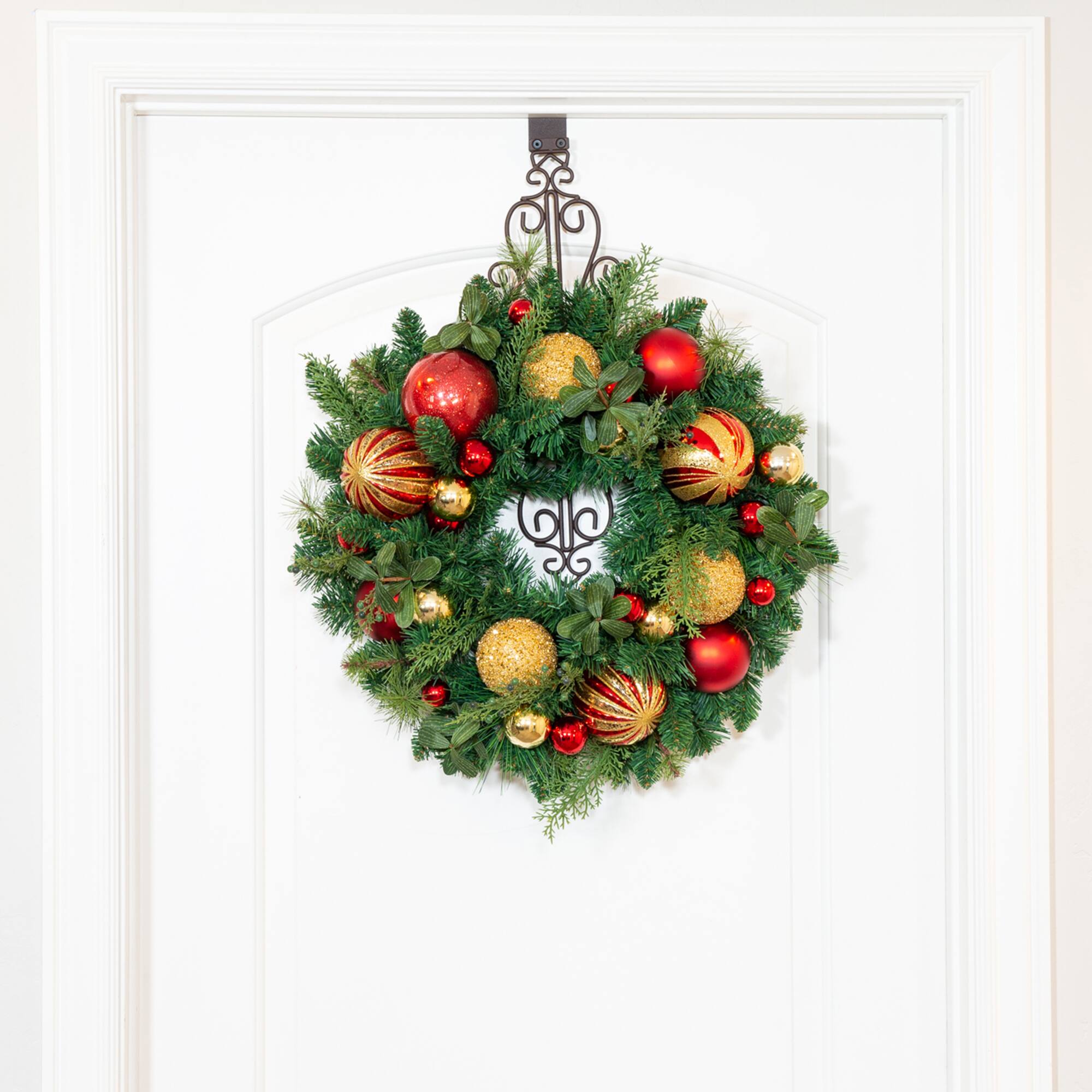 Village Lighting 24" Christmas Classic Wreath