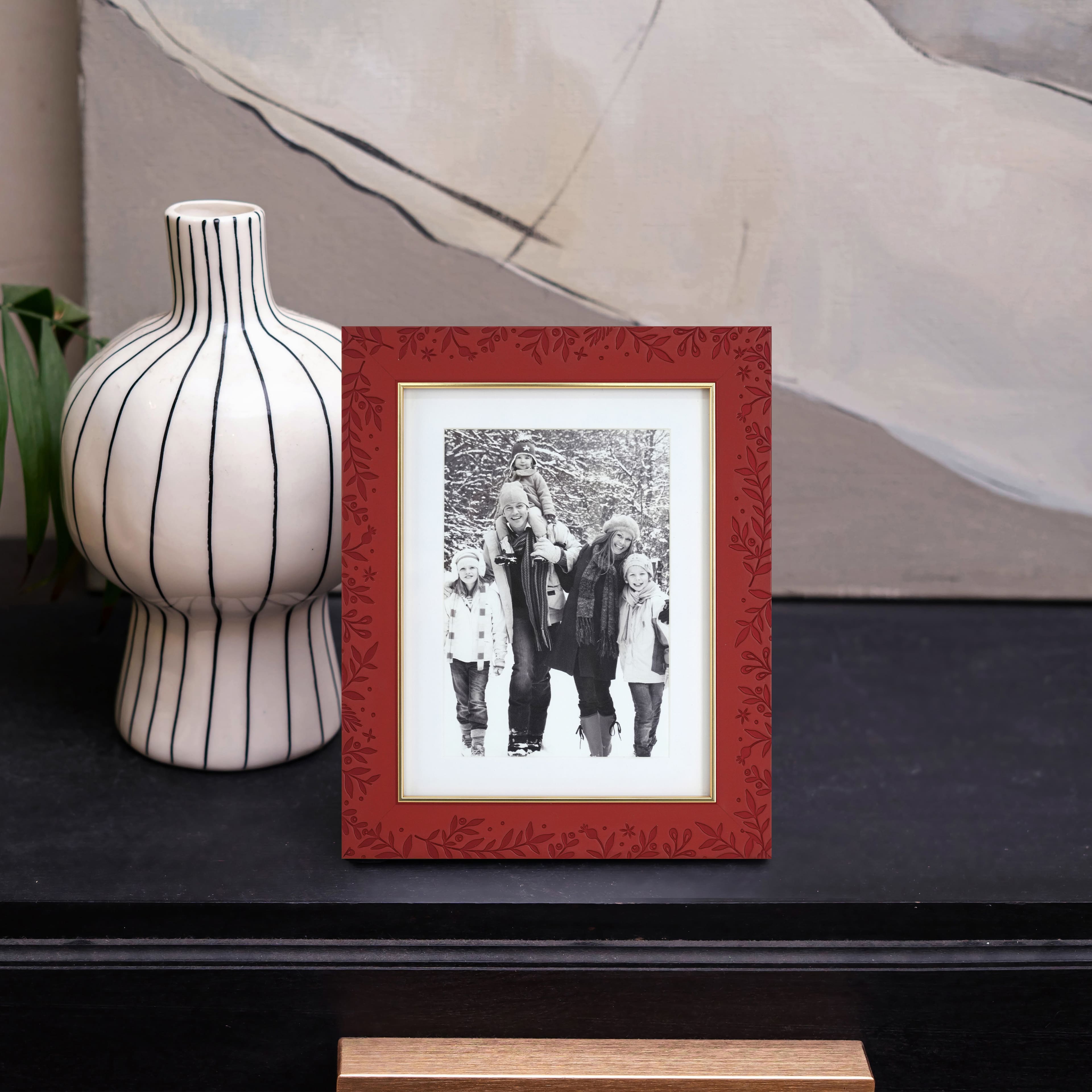5&#x22; x 7&#x22; Embossed Leaf Plastic Frame by Studio D&#xE9;cor&#xAE;