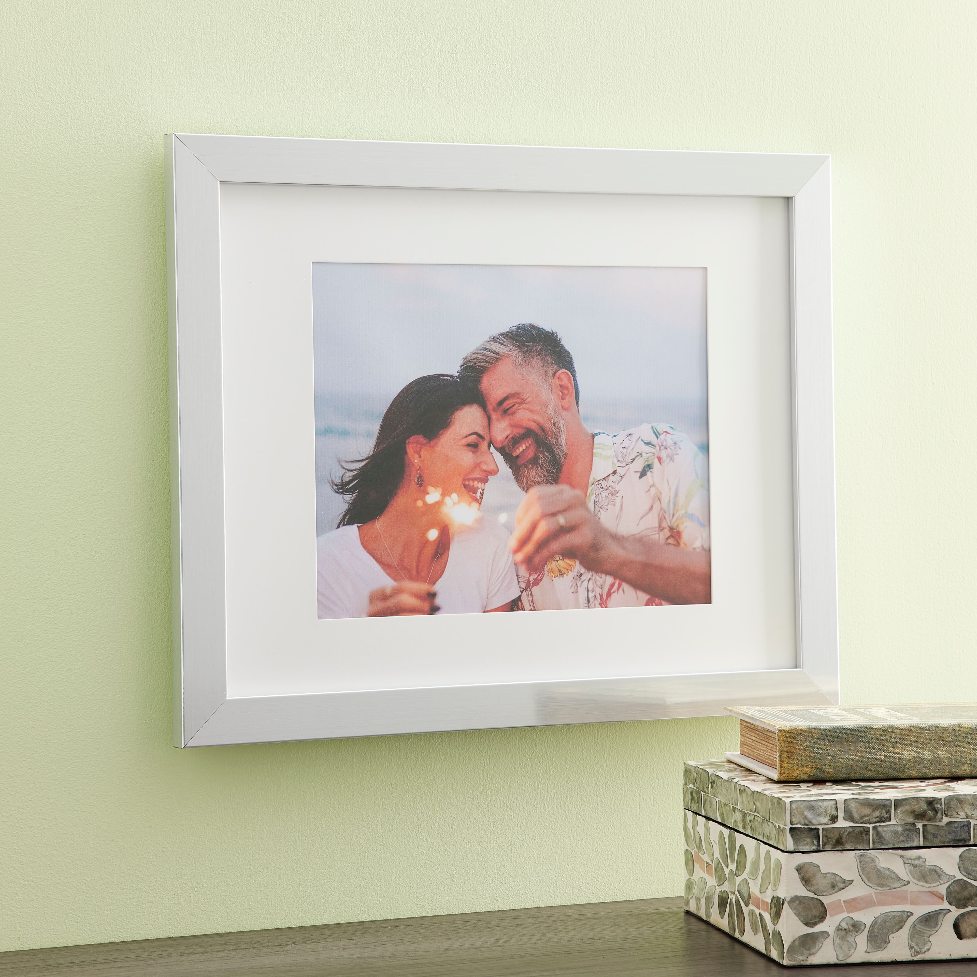 Cadre Belmont argent avec passe-partout de Studio Décor