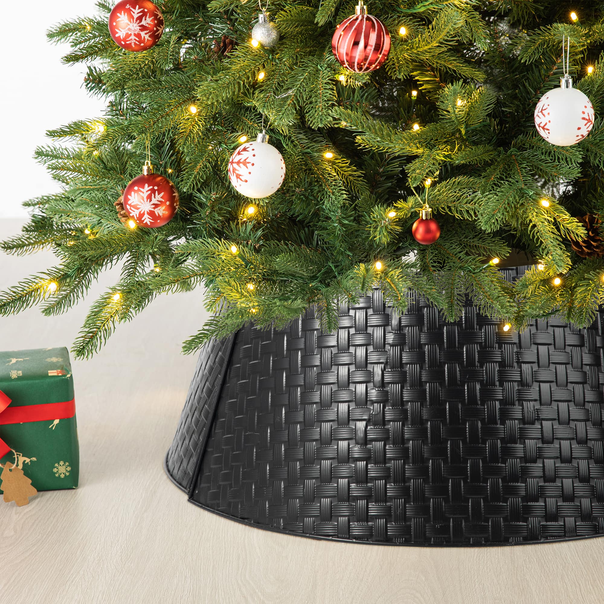 Glitzhome® Black 26" Woven Metal Tree Collar
