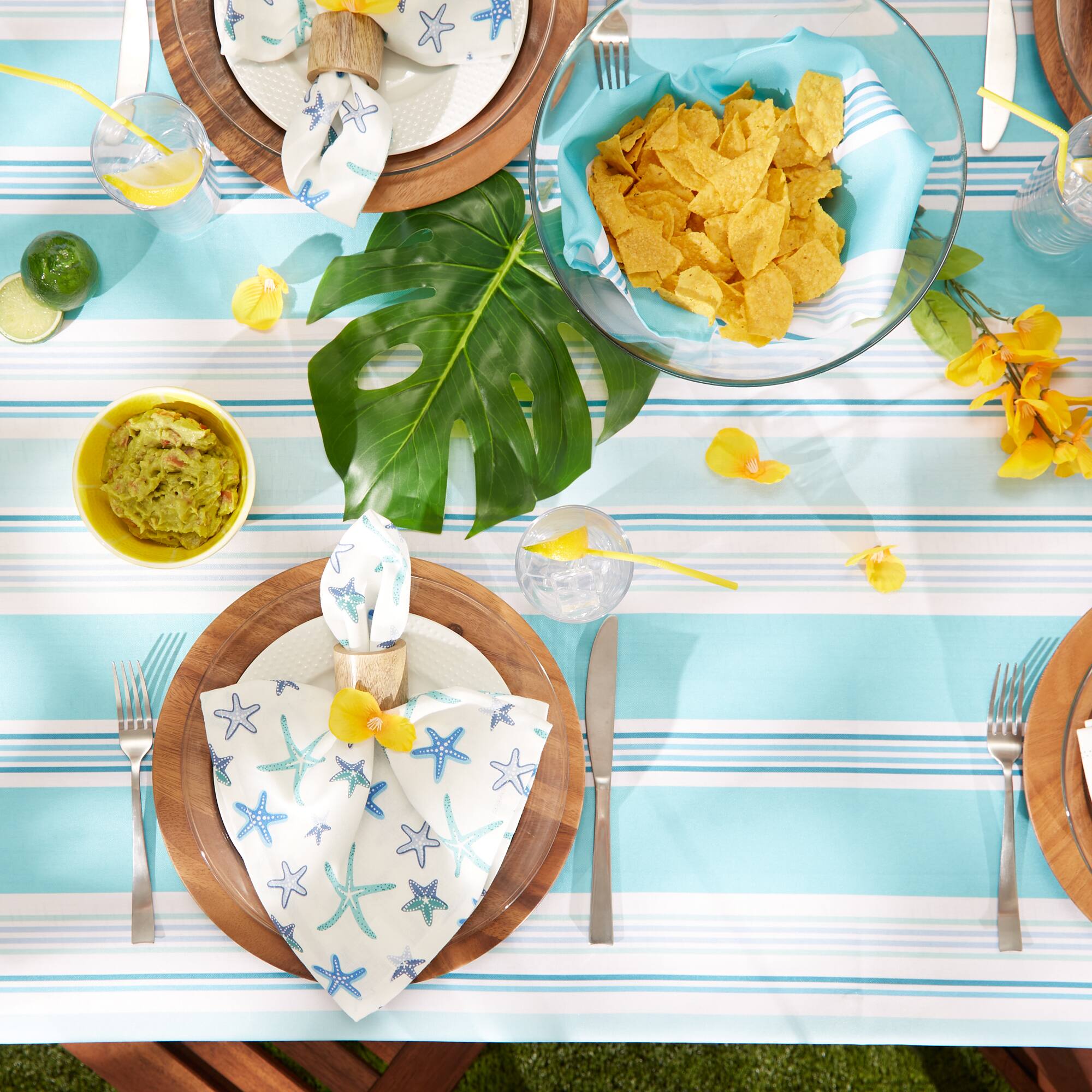DII&#xAE; Beach House Stripe Print Outdoor Tablecloth With Zipper 60 Round