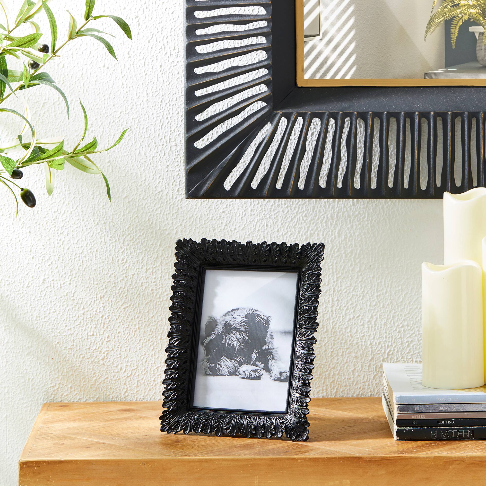 Glitzhome&#xAE; 5&#x22; x 7&#x22; Black Scoop abletop Picture Frame