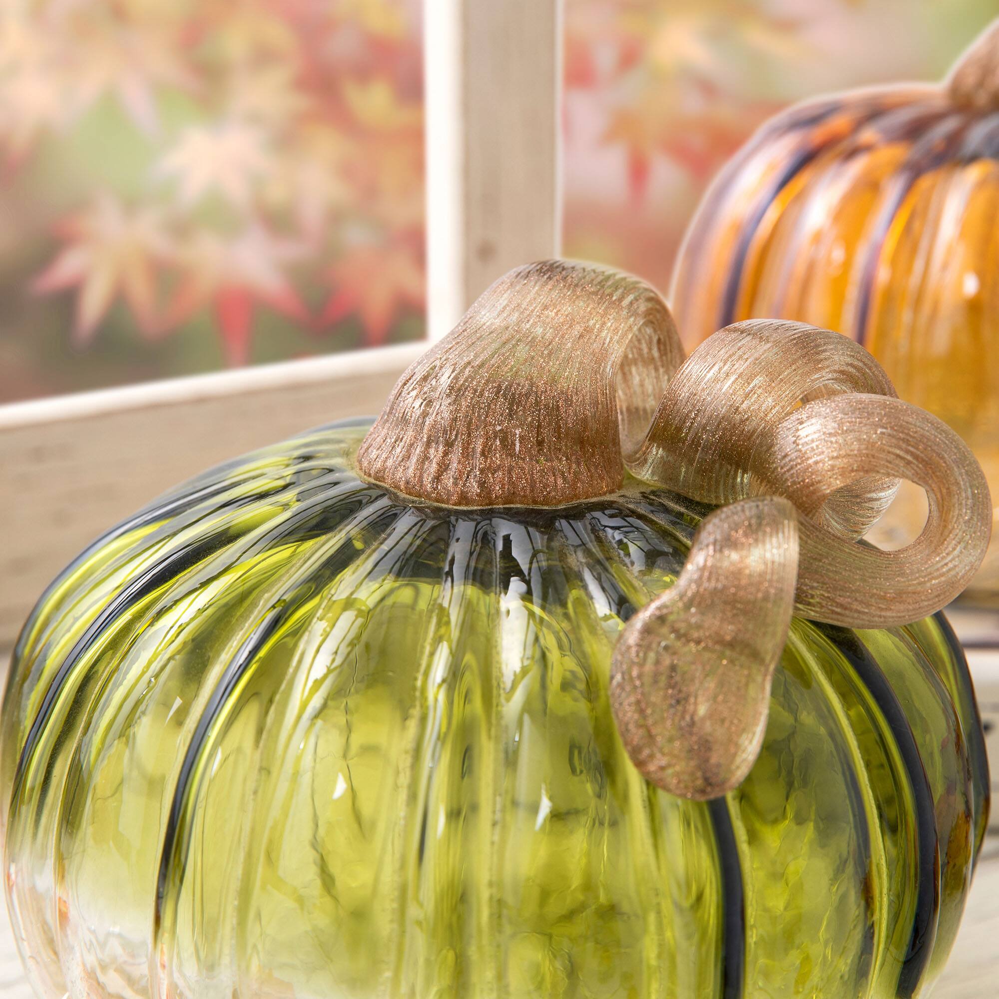 Glitzhome® Green & Amber Crackle Glass Short Pumpkin Set