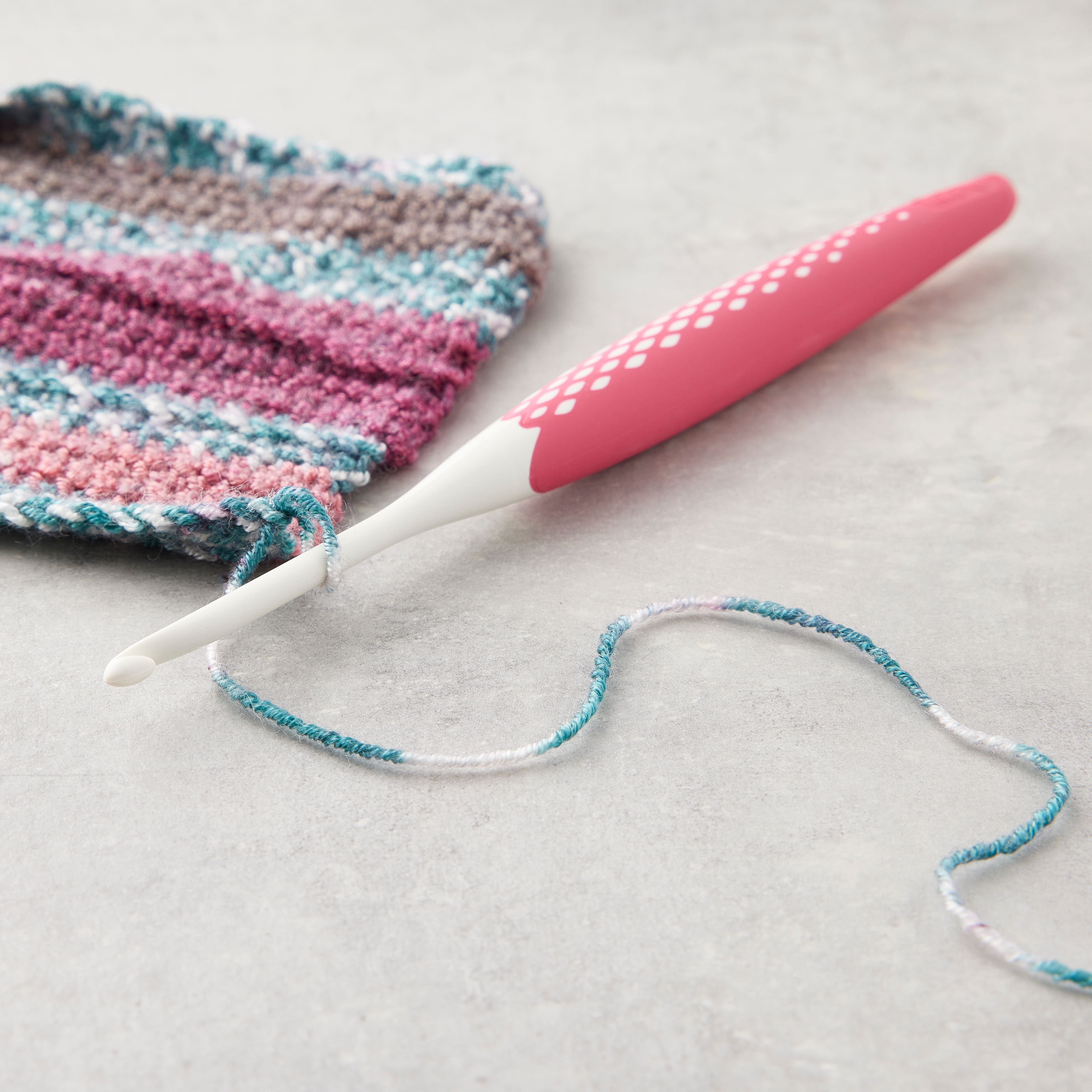 Prym Ergonomic Coloured Crochet Hooks – The Knitting Loft