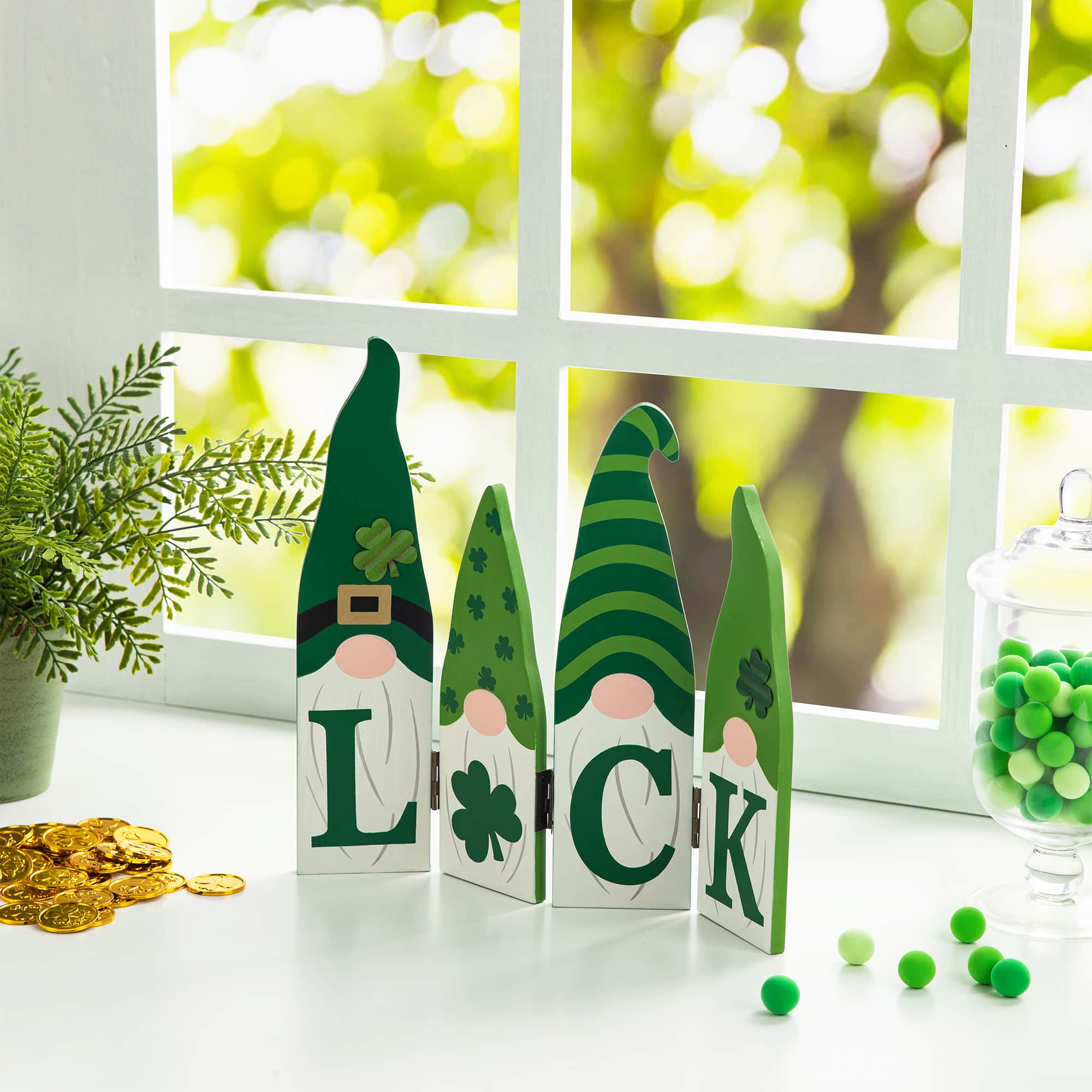 Glitzhome&#xAE; 12.25&#x22; St. Patrick&#x27;s Wooden Luck Shamrock Gnome Table Decor