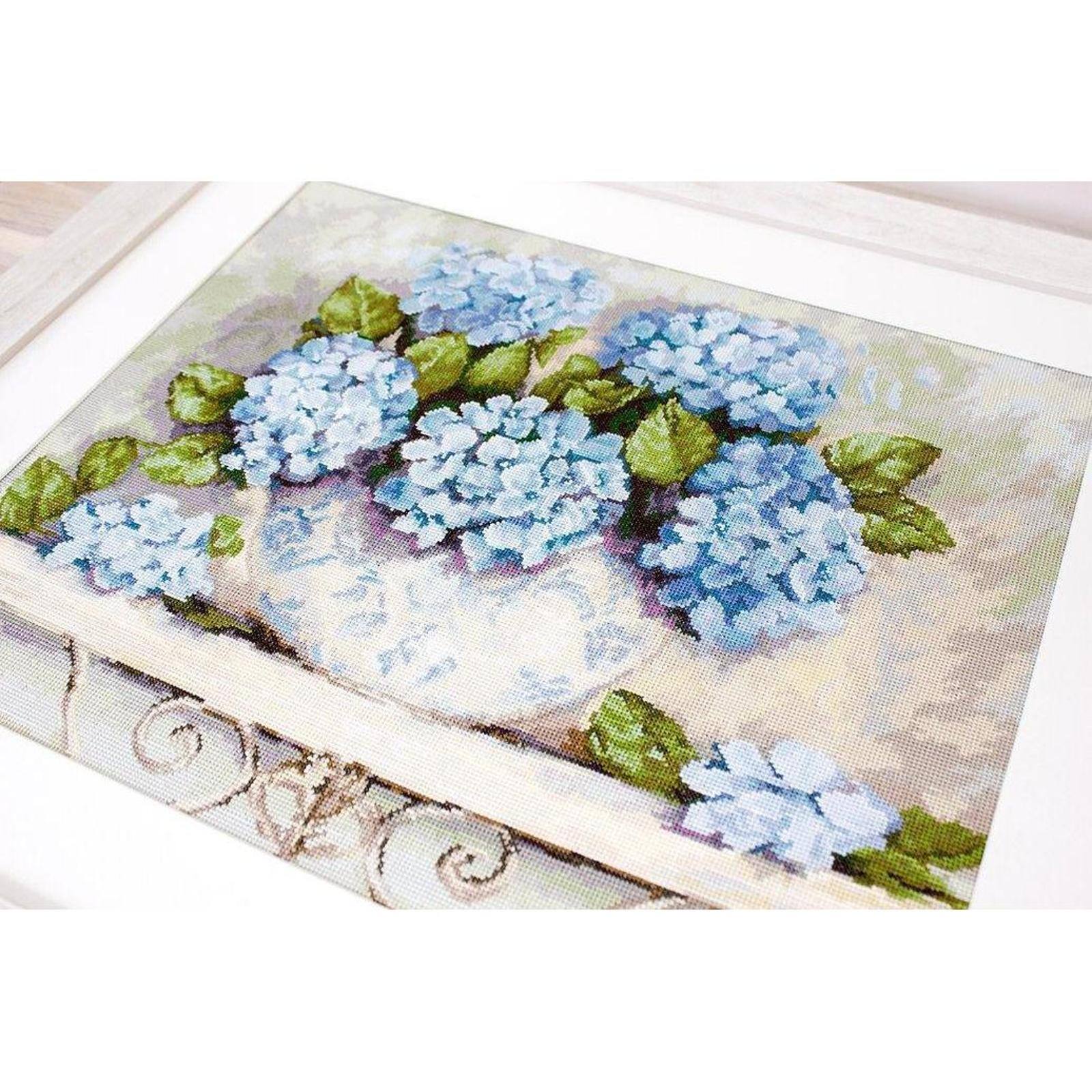 Luca-s Hydrangeas B2328L Counted Cross Stitch Kit
