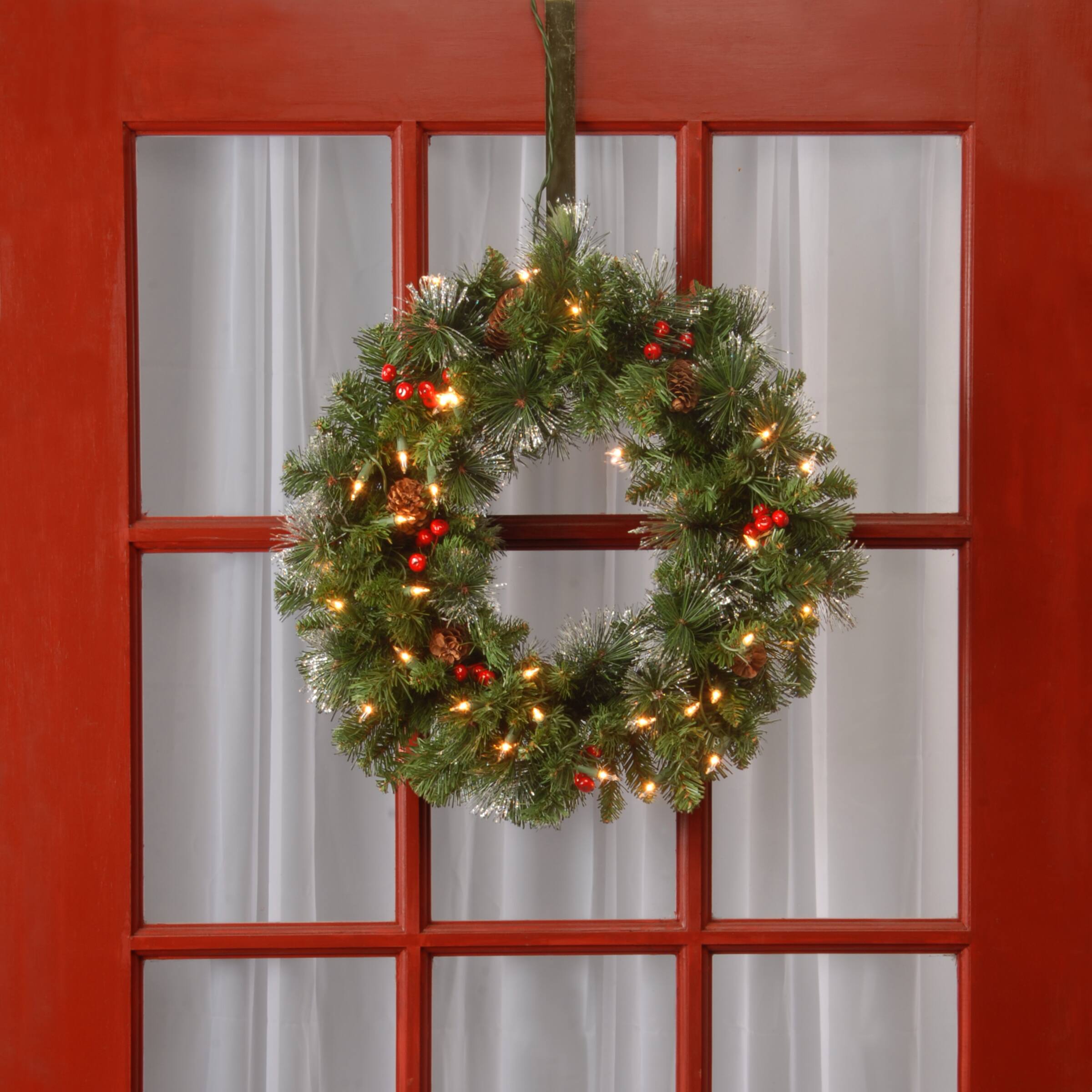 20&#x22; Pre-Lit Crestwood&#xAE; Spruce Wreath