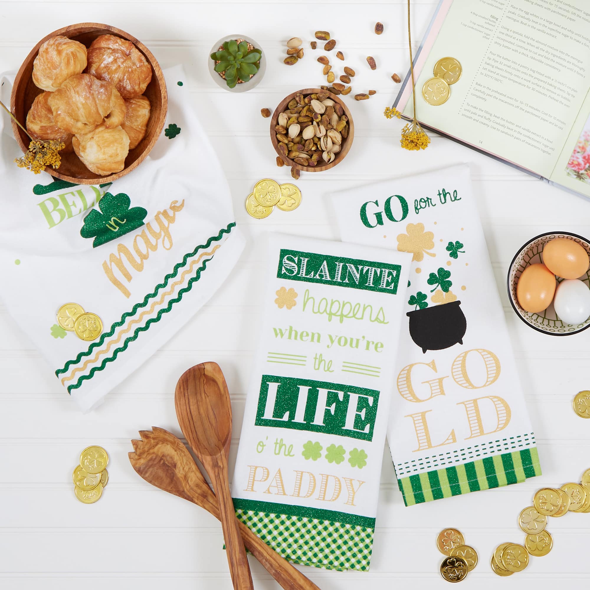 DII&#xAE; St. Paddy&#x27;s Gold Dishtowel Set