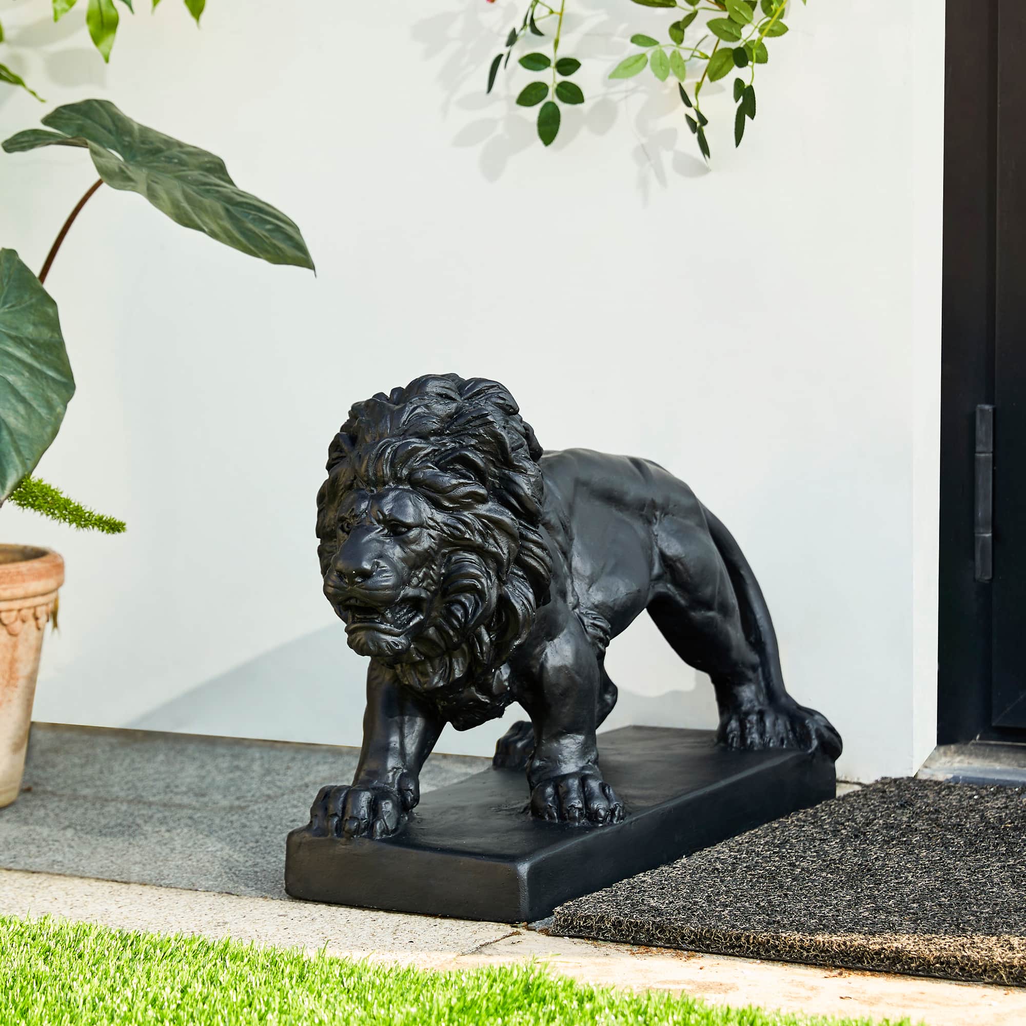Glitzhome&#xAE; 24.5&#x22; Walking Lion Garden Statue
