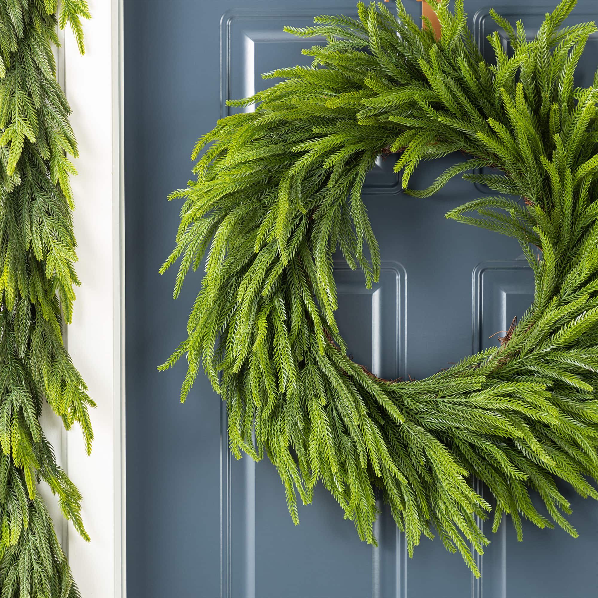 Glitzhome&#xAE; 28&#x22;D Christmas Greenery PE Wreath