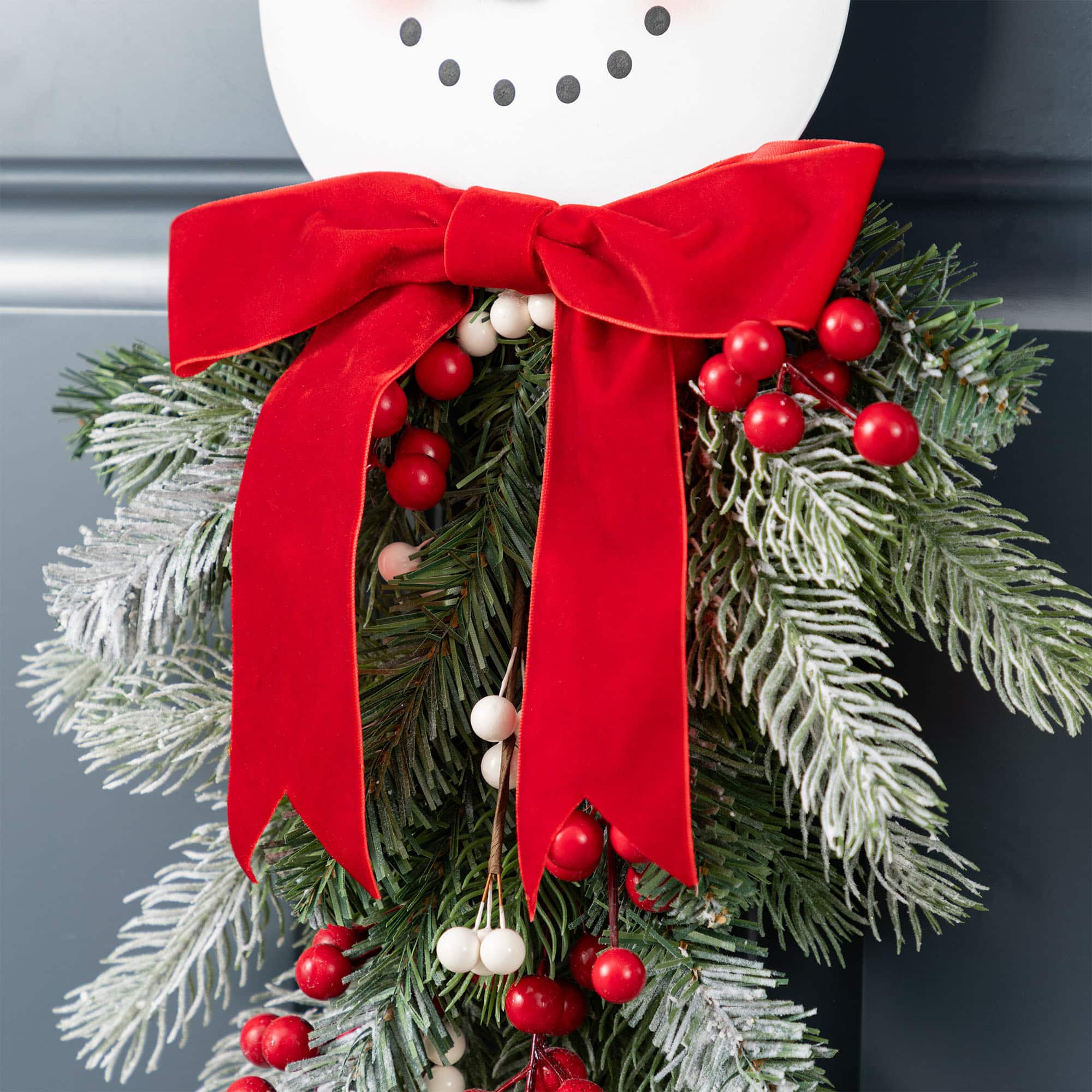 Glitzhome&#xAE; 25&#x22; Greenery Snowman Door Hanger