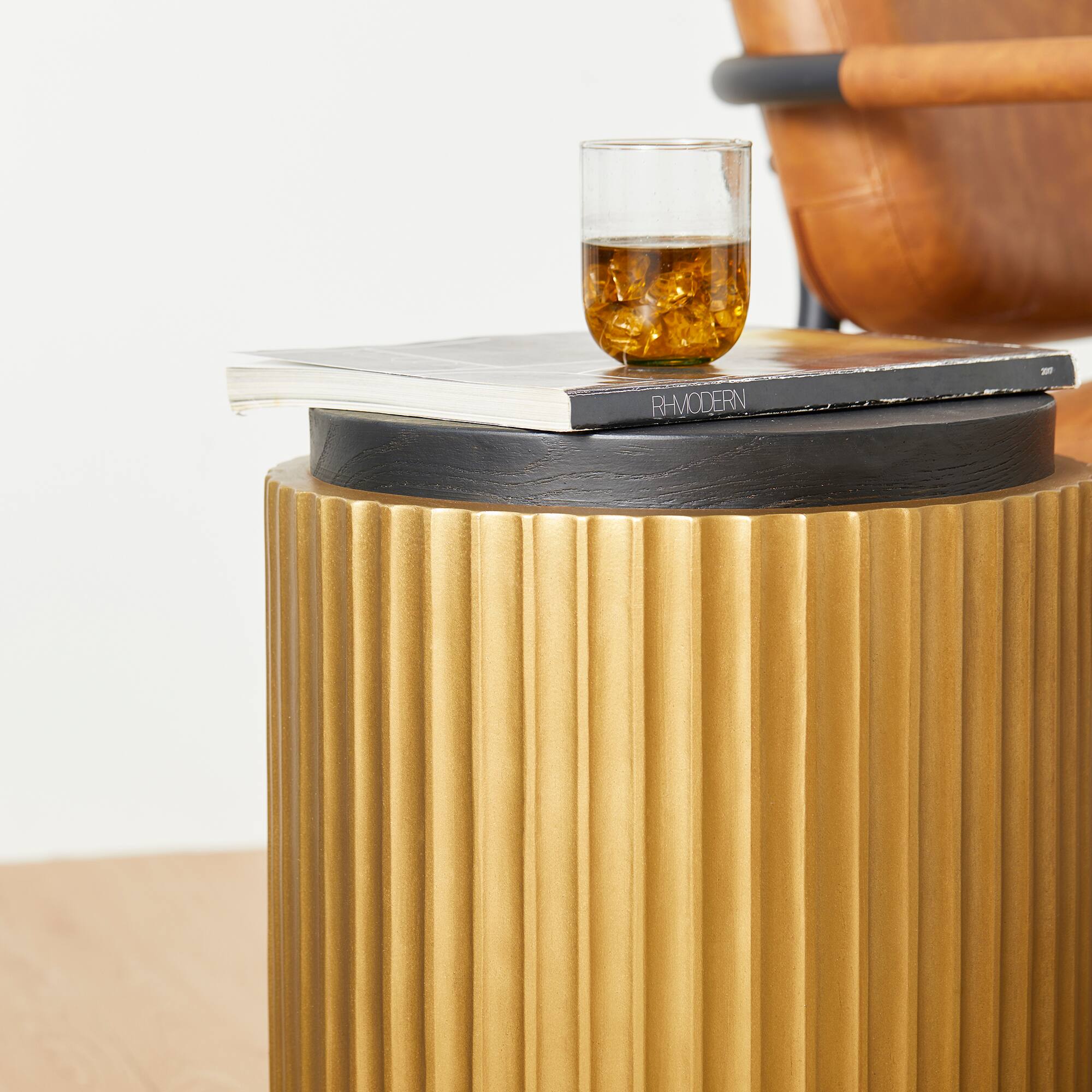 Glitzhome&#xAE; 17.5&#x22; Antique Gold Fluted Side Table